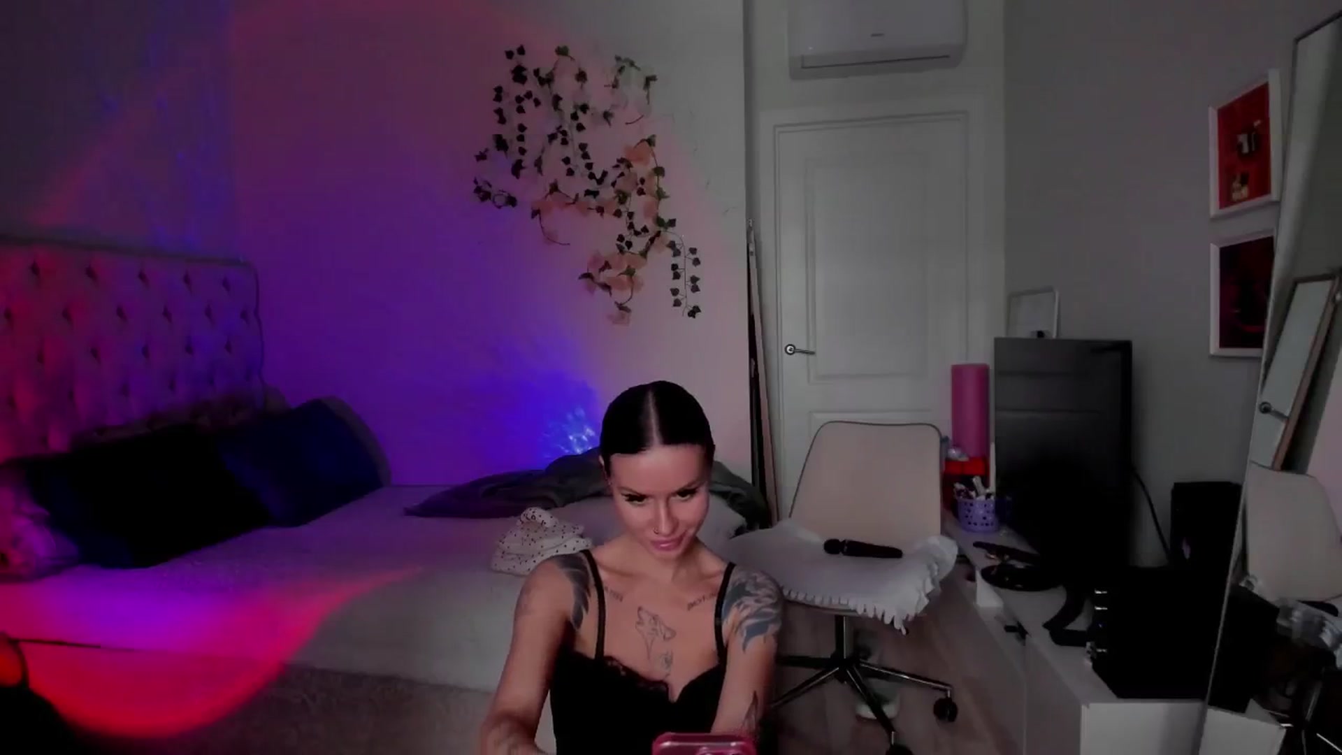 Gallery image thumbnail from Ellaaaa's myfreecams stream on, 11/26/2025, 10:58 image 6 of 20