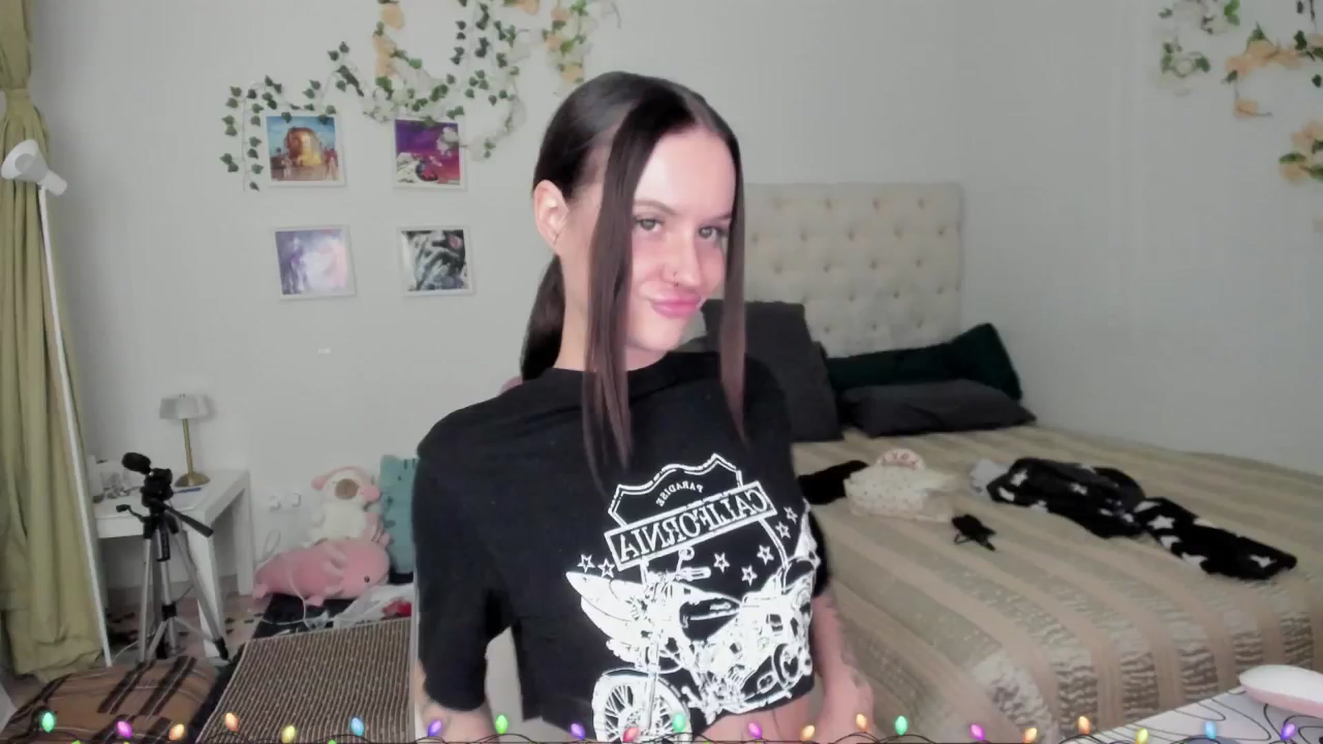 Gallery image thumbnail from Ellaaaa's myfreecams stream on, 12/05/2025, 15:11 image 6 of 20