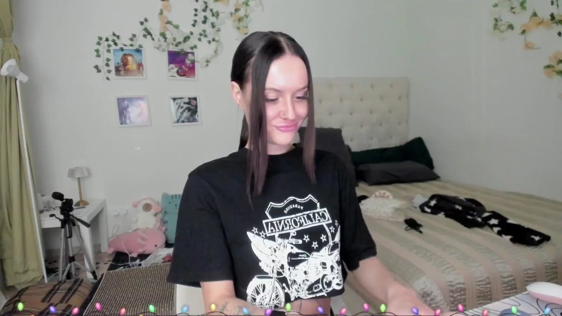Gallery image thumbnail from Ellaaaa's myfreecams stream on, 12/05/2025, 15:11 image 4 of 20