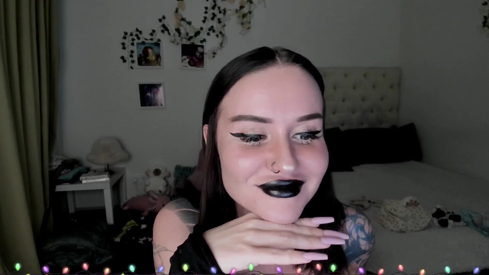 Gallery image thumbnail from Ellaaaa's myfreecams stream on, 12/21/2025, 10:31 image 12 of 20
