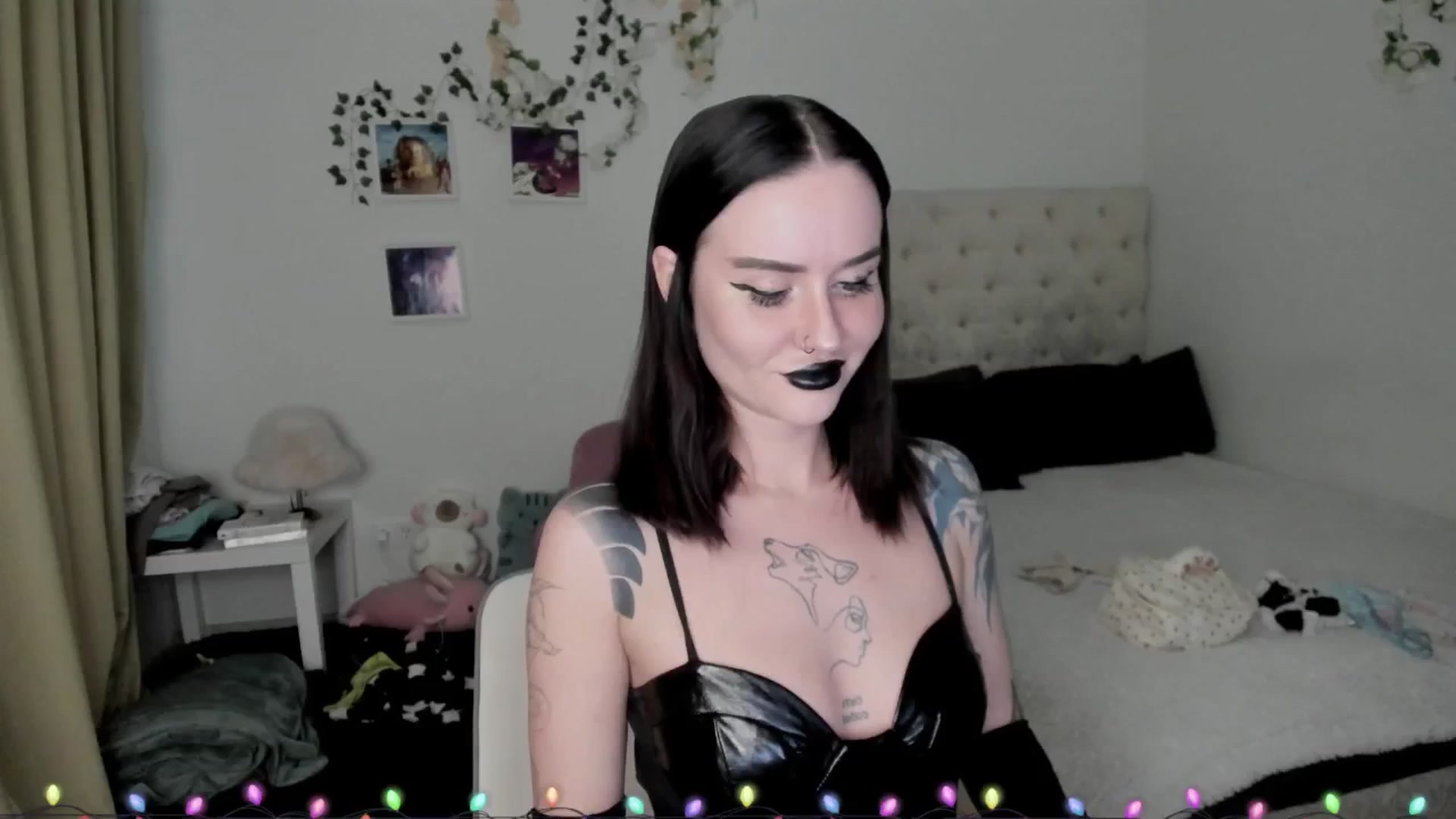 Gallery image thumbnail from Ellaaaa's myfreecams stream on, 12/21/2025, 10:31 image 1 of 20