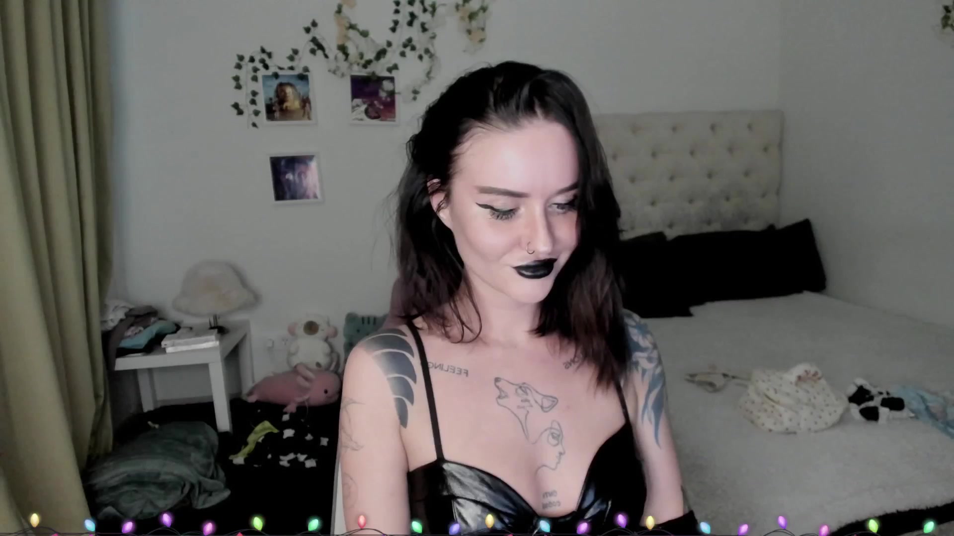 Gallery image thumbnail from Ellaaaa's myfreecams stream on, 12/21/2025, 10:31 image 16 of 20