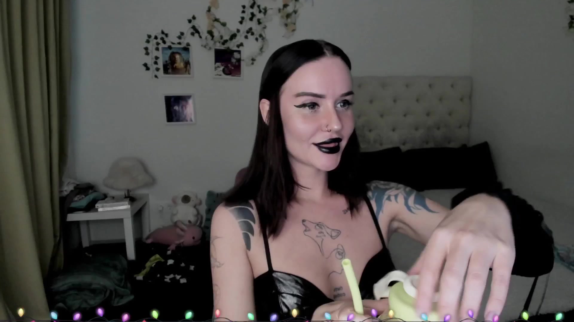 Gallery image thumbnail from Ellaaaa's myfreecams stream on, 12/21/2025, 10:31 image 11 of 20