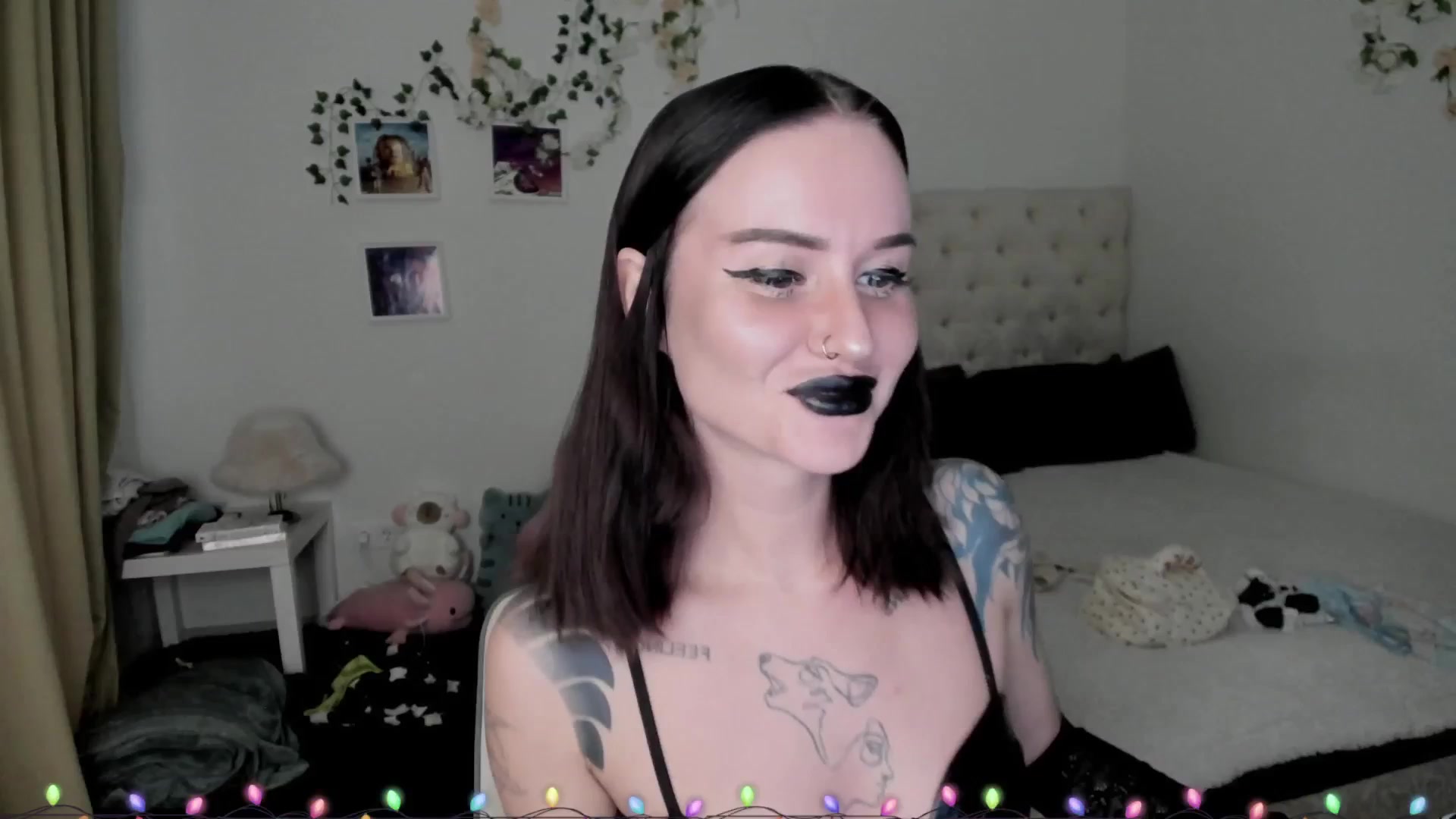 Gallery image thumbnail from Ellaaaa's myfreecams stream on, 12/21/2025, 10:31 image 5 of 20