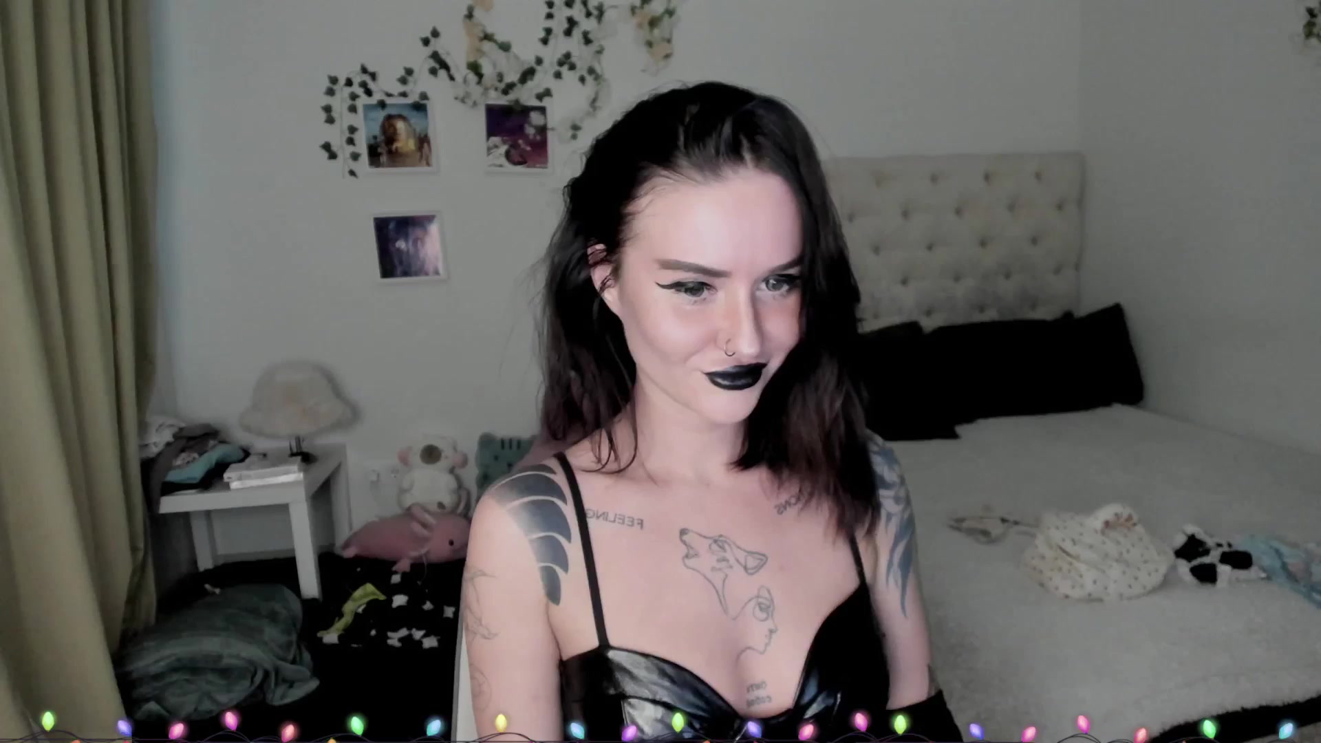 Gallery image thumbnail from Ellaaaa's myfreecams stream on, 12/21/2025, 10:31 image 15 of 20