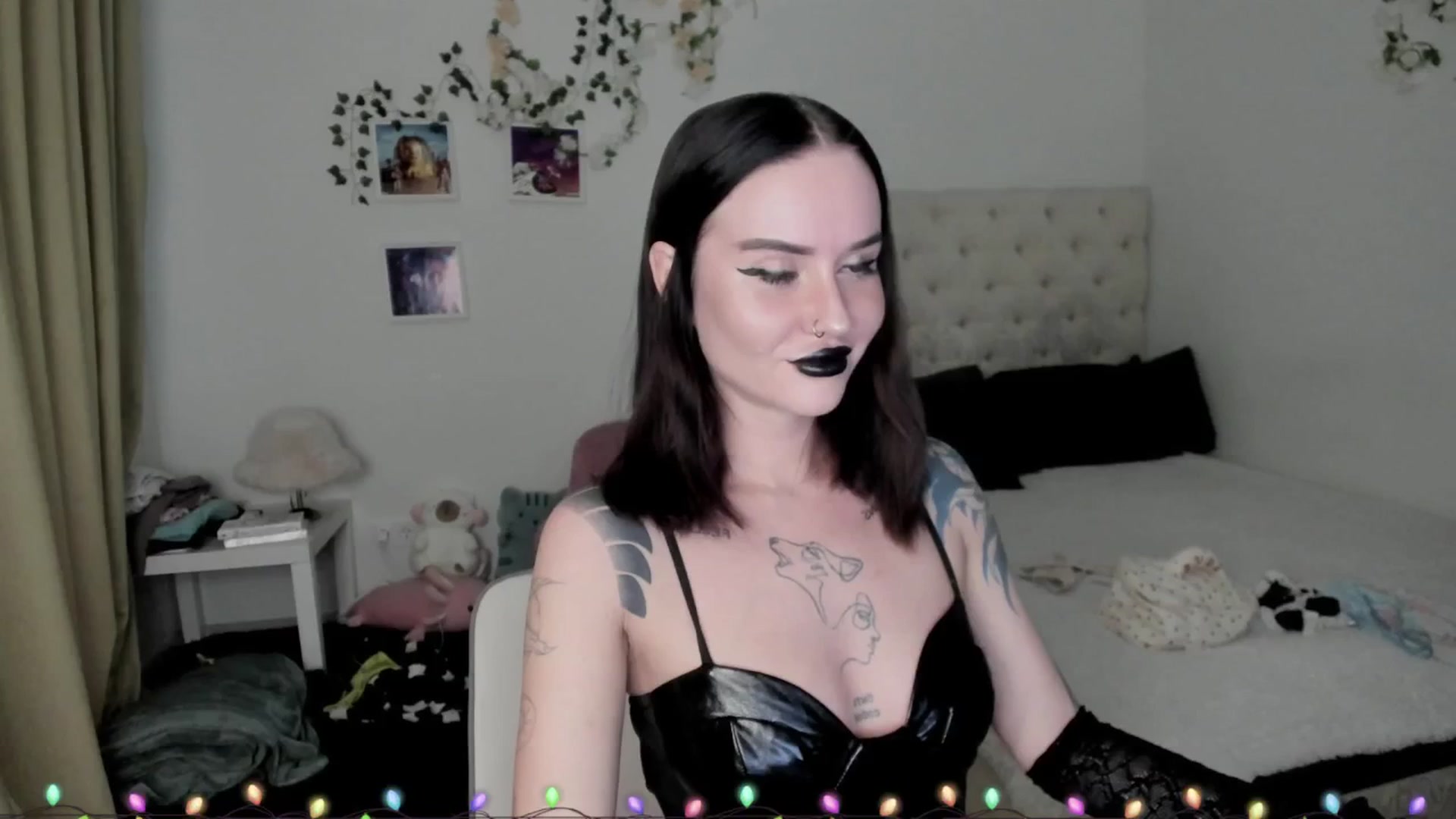 Gallery image thumbnail from Ellaaaa's myfreecams stream on, 12/21/2025, 10:31 image 2 of 20