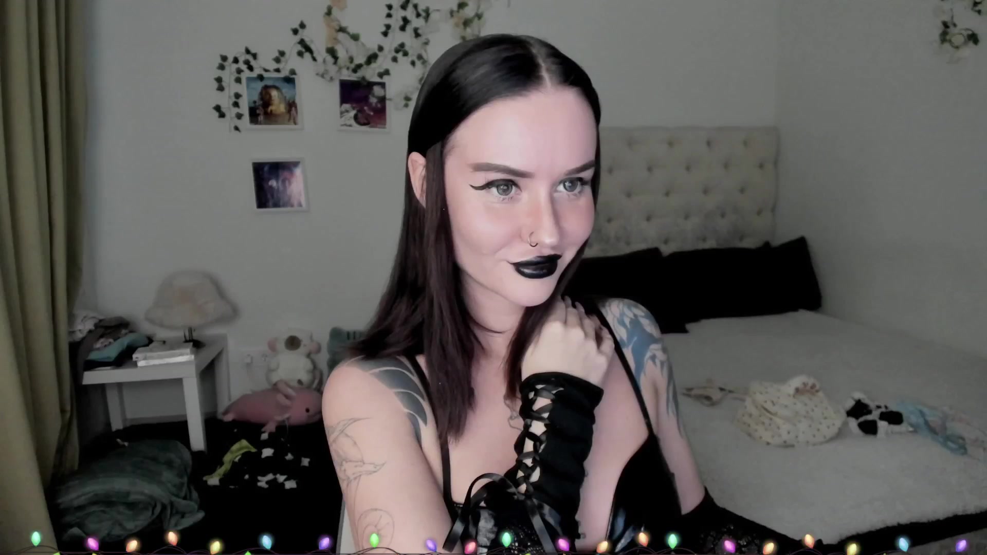 Gallery image thumbnail from Ellaaaa's myfreecams stream on, 12/21/2025, 10:31 image 9 of 20