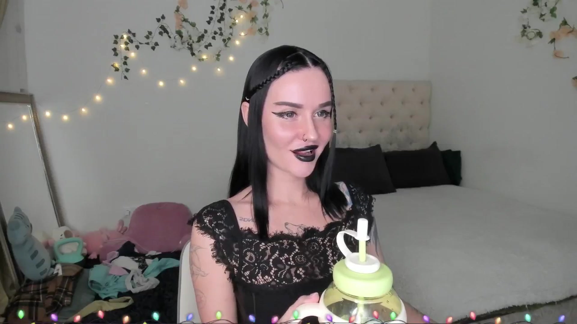 Gallery image thumbnail from Ellaaaa's myfreecams stream on, 12/29/2025, 10:52 image 10 of 20