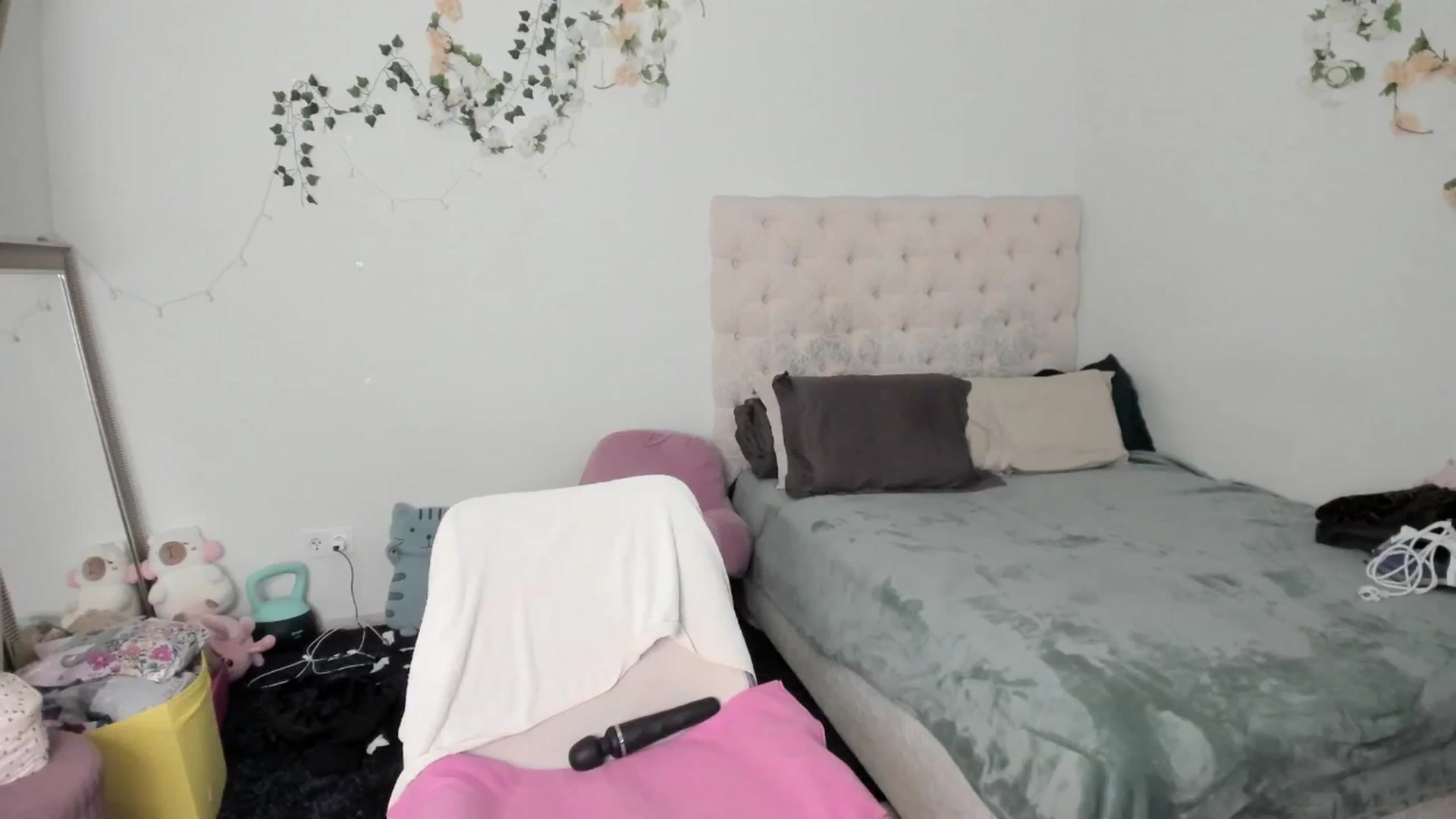 Gallery image thumbnail from Ellaaaa's myfreecams stream on, 01/21/2026, 15:19 image 9 of 20