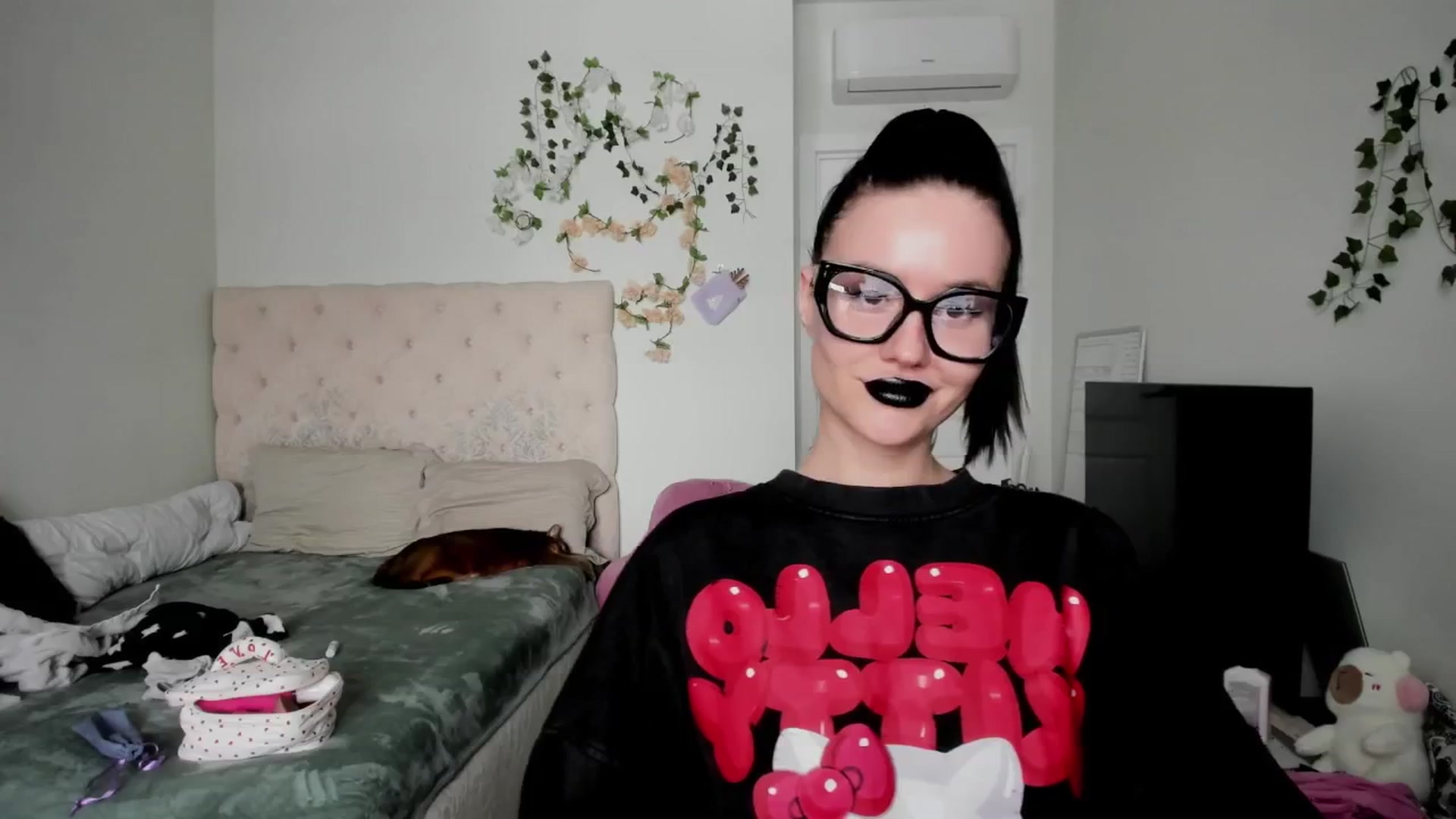 Gallery image thumbnail from Ellaaaa's myfreecams stream on, 02/09/2026, 10:36 image 10 of 20