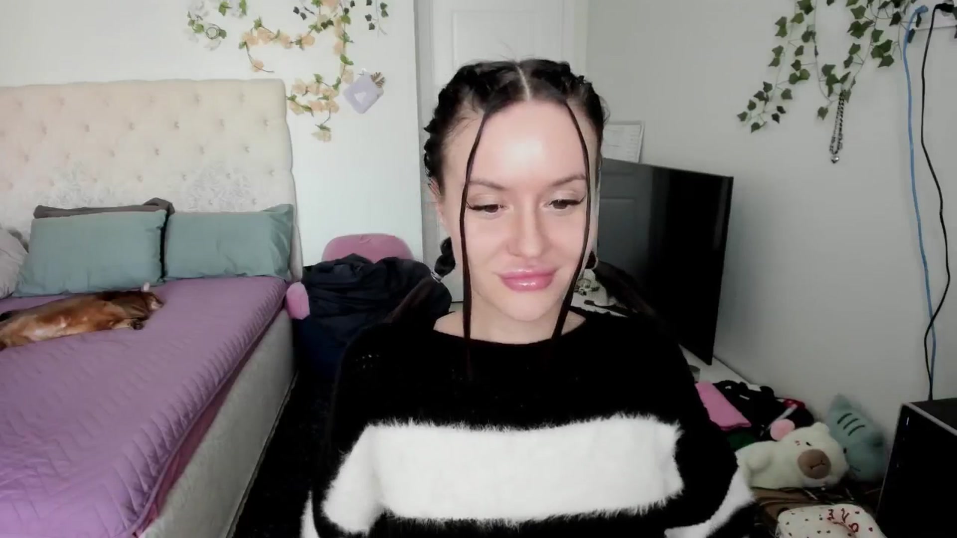 Gallery image thumbnail from Ellaaaa's myfreecams stream on, 02/13/2026, 09:03 image 15 of 20