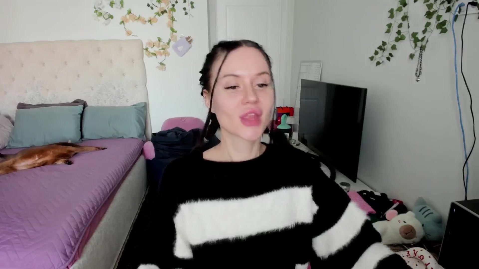 Gallery image thumbnail from Ellaaaa's myfreecams stream on, 02/13/2026, 09:03 image 11 of 20