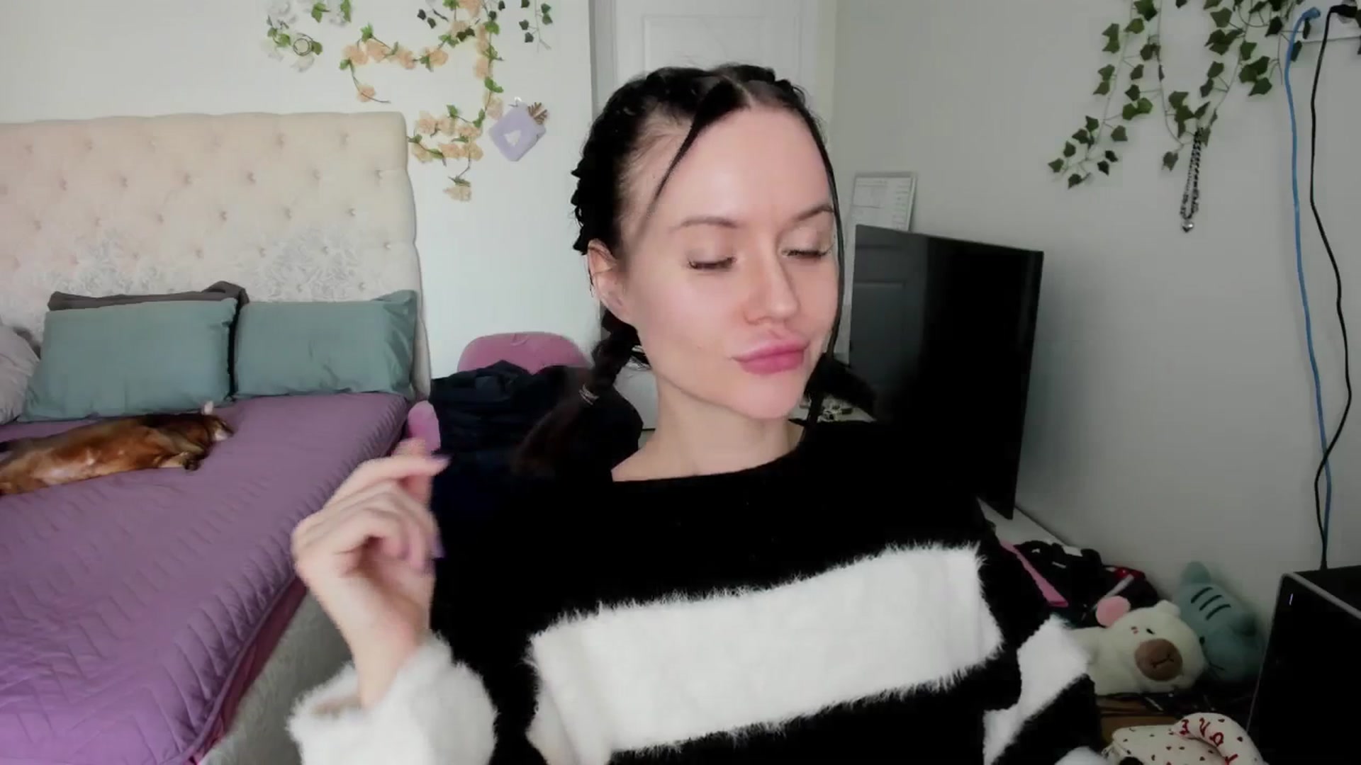 Gallery image thumbnail from Ellaaaa's myfreecams stream on, 02/13/2026, 09:03 image 9 of 20