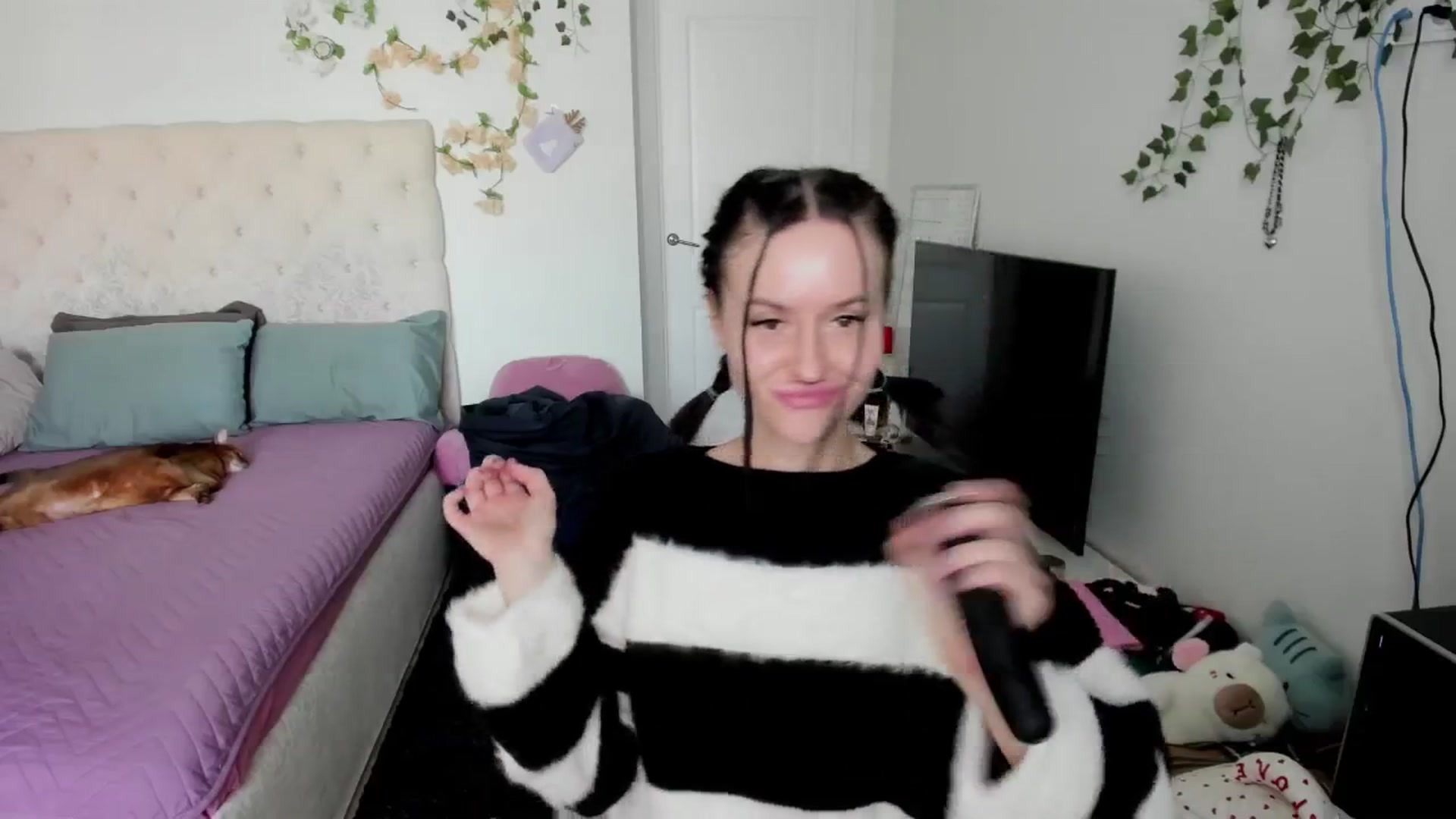 Gallery image thumbnail from Ellaaaa's myfreecams stream on, 02/13/2026, 09:03 image 10 of 20