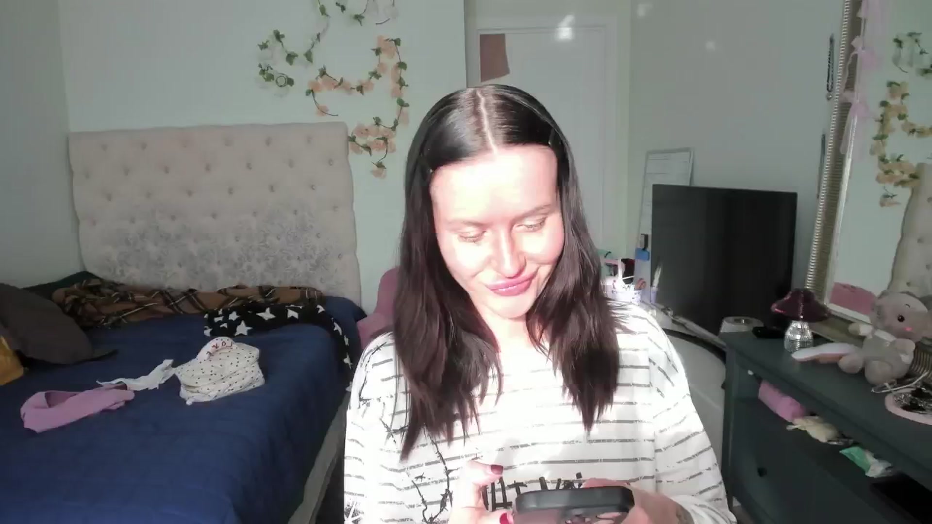 Gallery image thumbnail from Ellaaaa's myfreecams stream on, 04/10/2026, 14:35 image 12 of 20