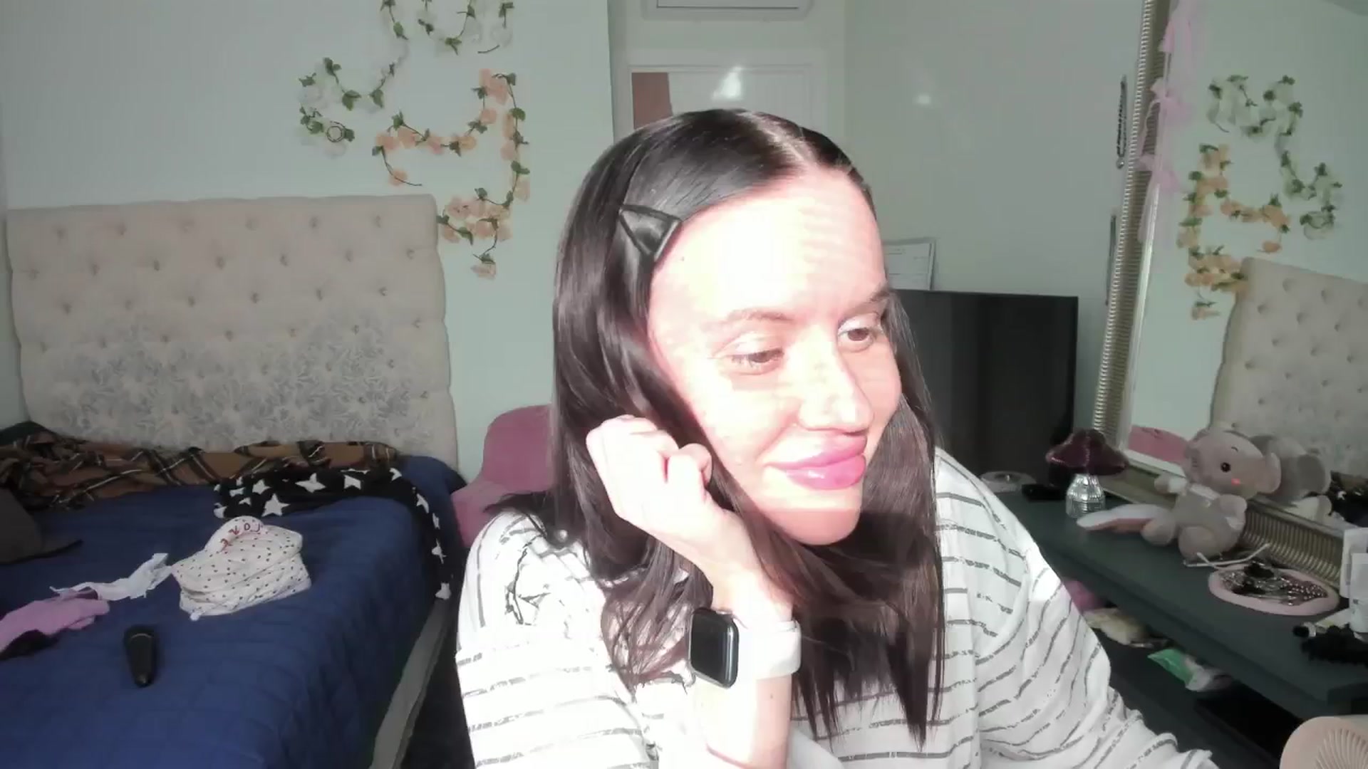 Gallery image thumbnail from Ellaaaa's myfreecams stream on, 04/10/2026, 14:35 image 16 of 20
