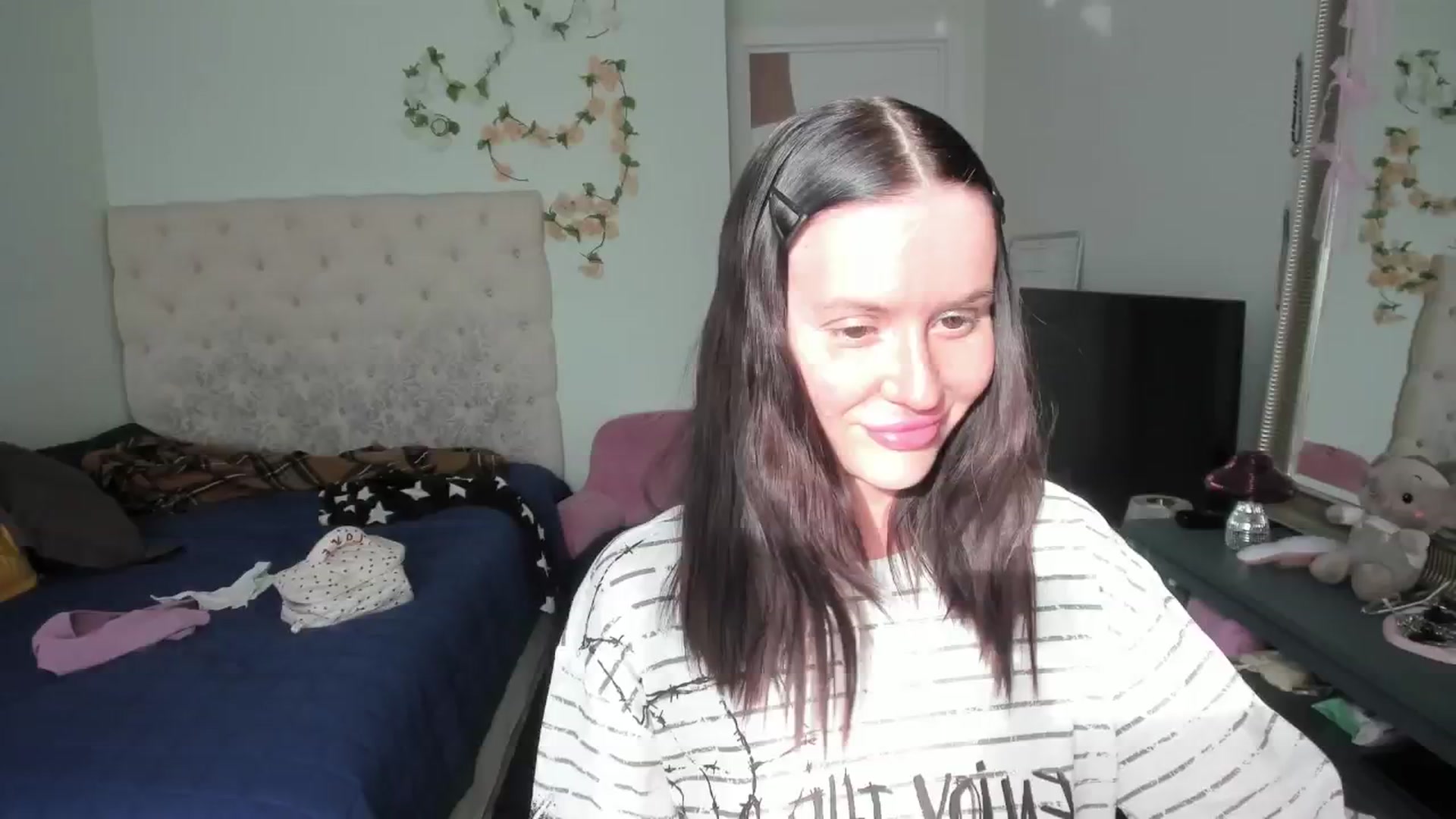 Gallery image thumbnail from Ellaaaa's myfreecams stream on, 04/10/2026, 14:35 image 5 of 20
