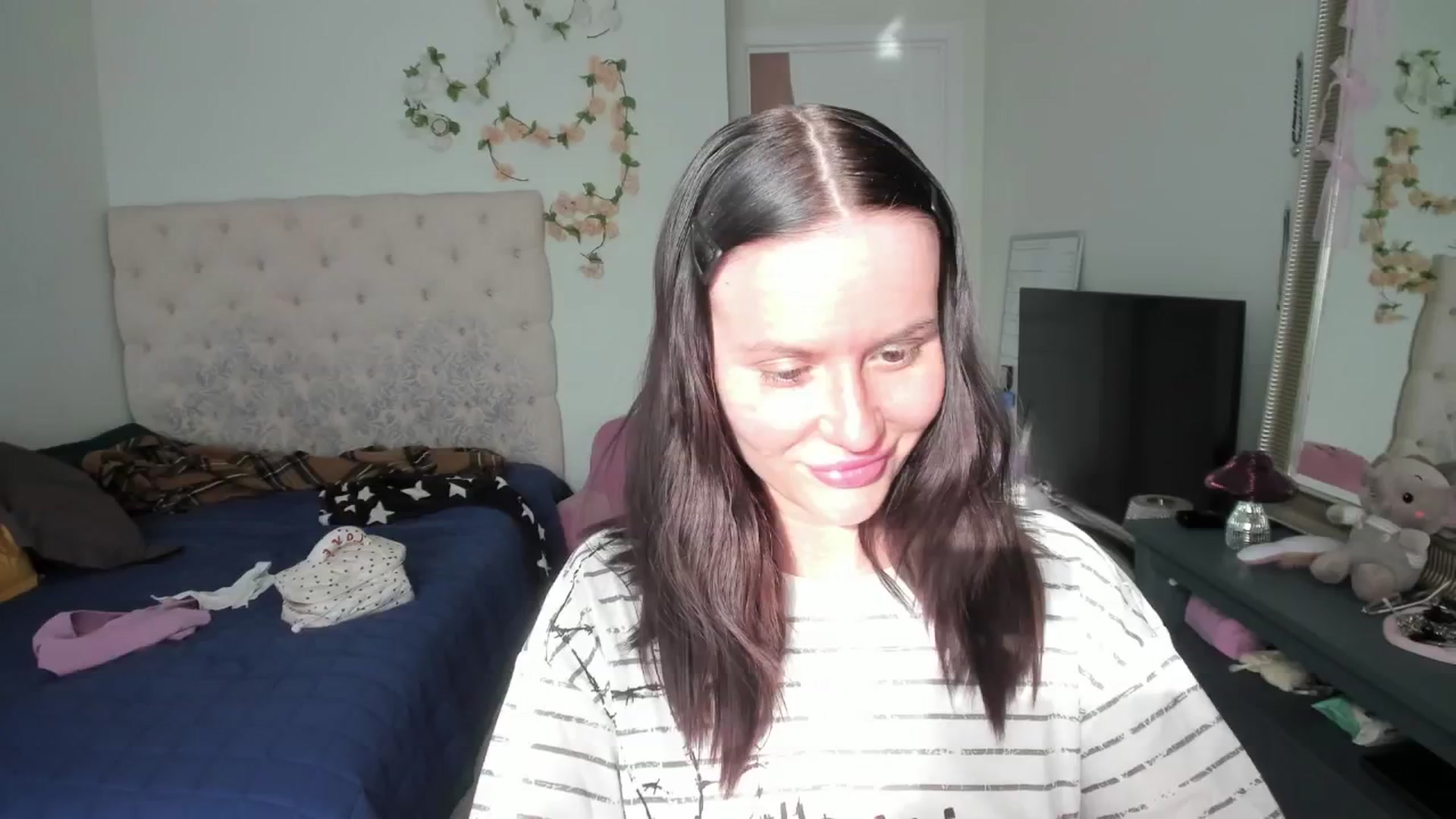 Gallery image thumbnail from Ellaaaa's myfreecams stream on, 04/10/2026, 14:35 image 11 of 20