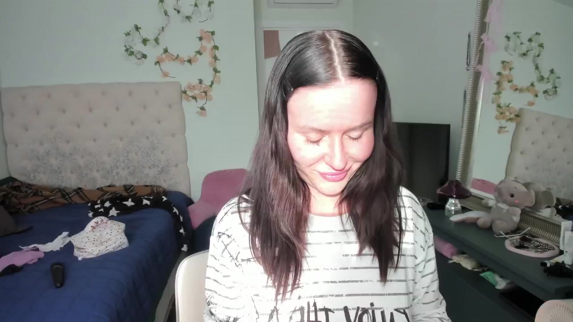 Gallery image thumbnail from Ellaaaa's myfreecams stream on, 04/10/2026, 14:35 image 19 of 20
