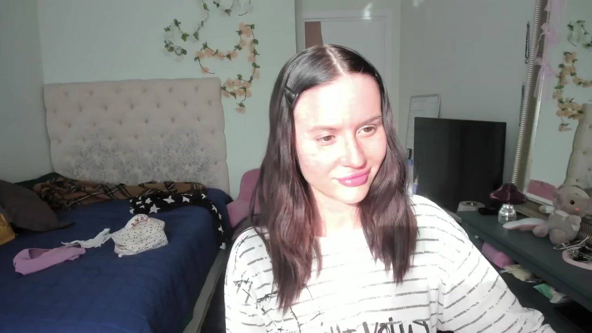 Gallery image thumbnail from Ellaaaa's myfreecams stream on, 04/10/2026, 14:35 image 9 of 20