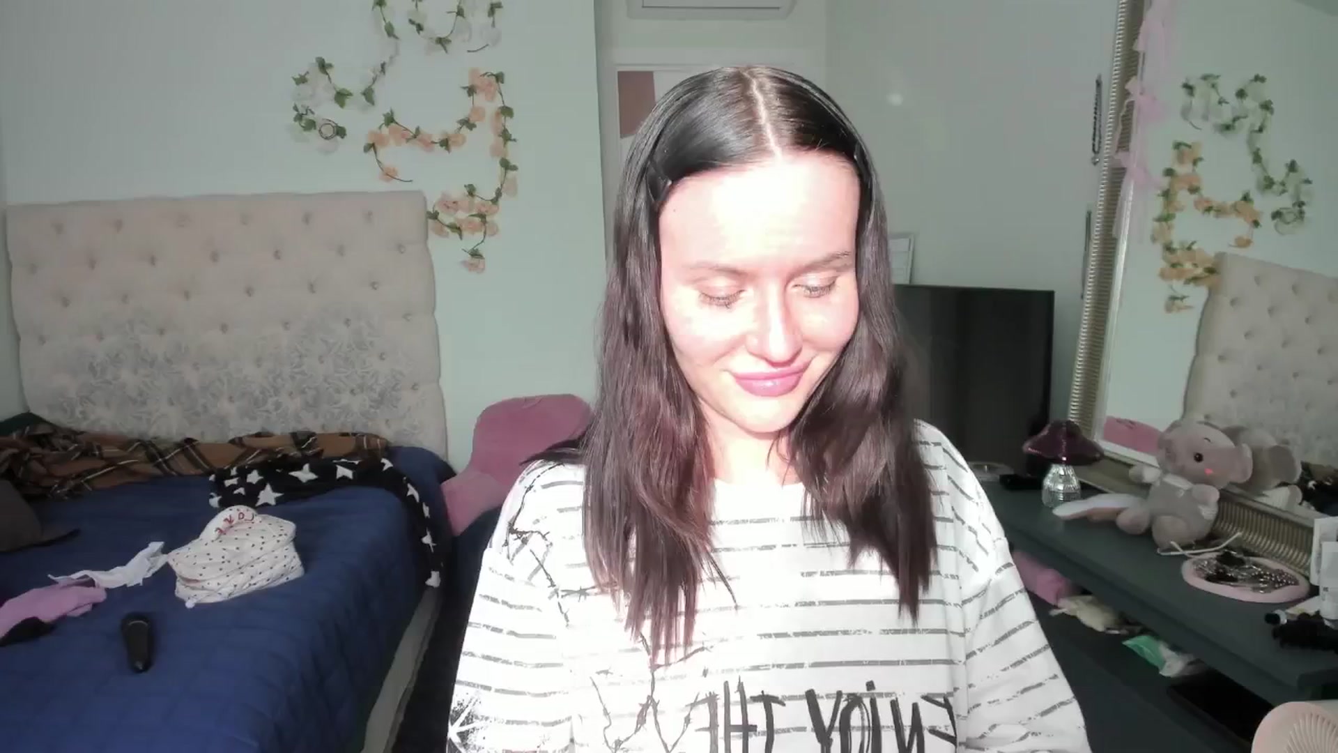 Gallery image thumbnail from Ellaaaa's myfreecams stream on, 04/10/2026, 14:35 image 17 of 20