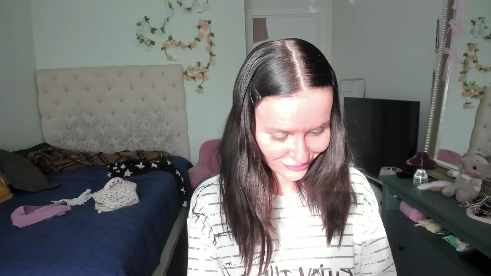 Gallery image thumbnail from Ellaaaa's myfreecams stream on, 04/10/2026, 14:35 image 6 of 20