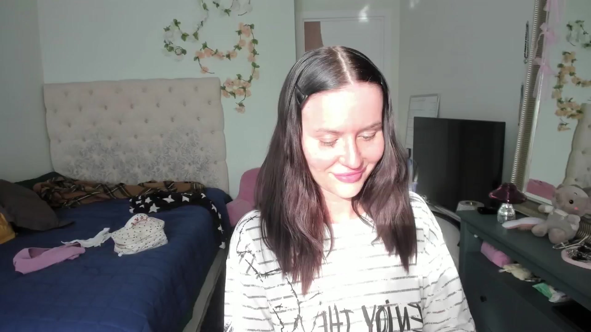Gallery image thumbnail from Ellaaaa's myfreecams stream on, 04/10/2026, 14:35 image 10 of 20