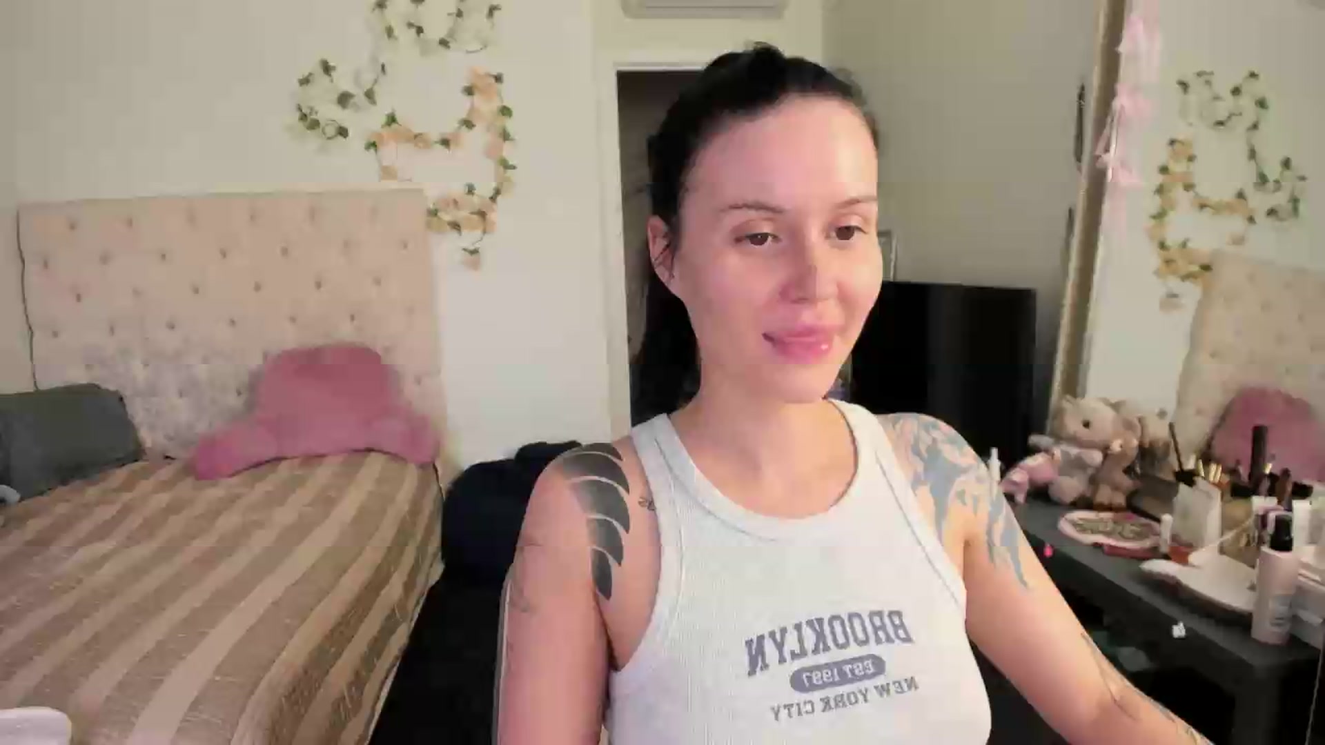 Gallery image thumbnail from Ellaaaa's myfreecams stream on, 05/25/2026, 17:45 image 20 of 20