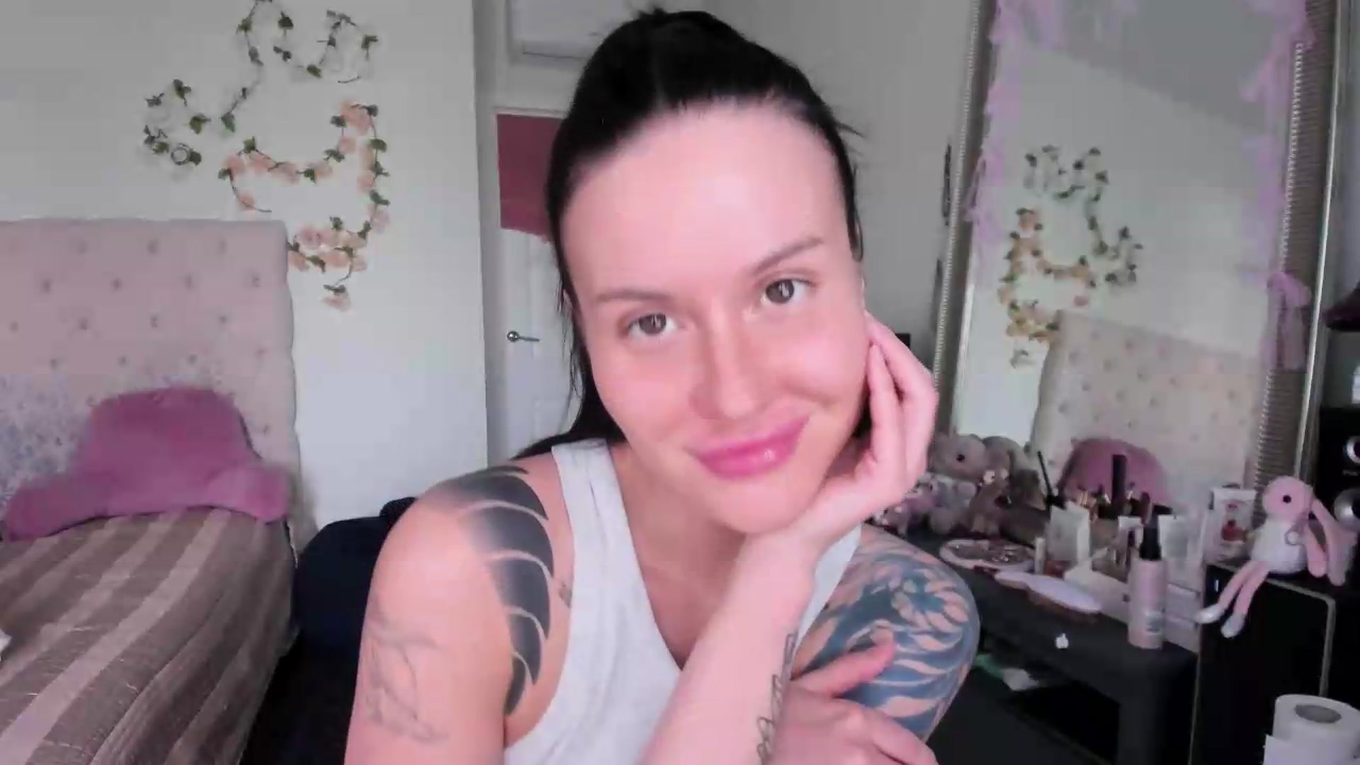 Gallery image thumbnail from Ellaaaa's myfreecams stream on, 05/25/2026, 17:45 image 8 of 20