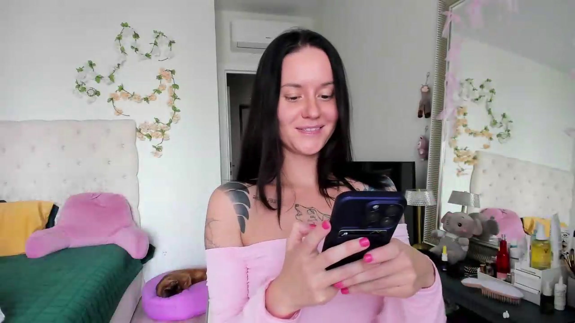 Gallery image thumbnail from Ellaaaa's myfreecams stream on, 07/26/2026, 09:21 image 12 of 20