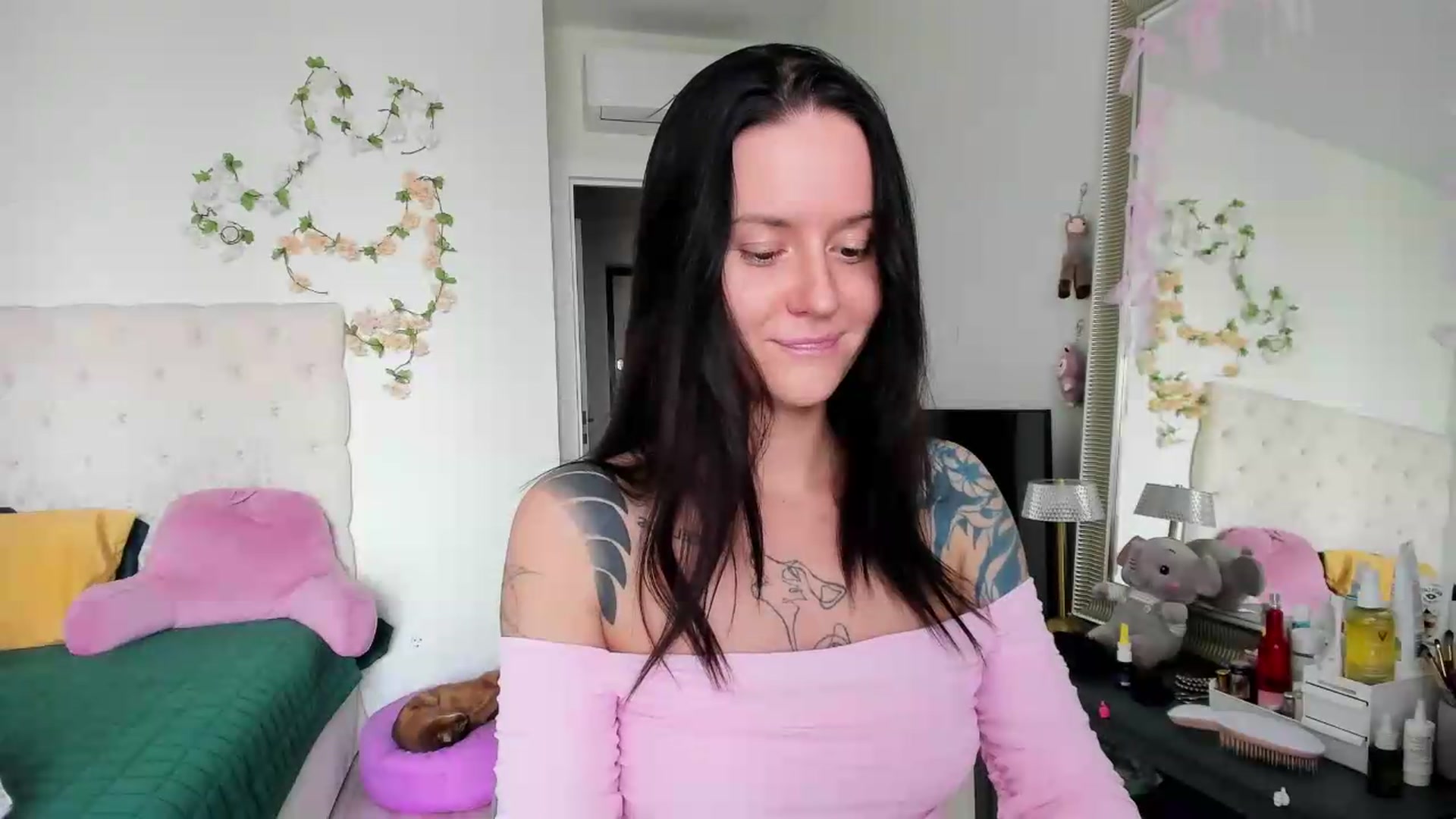 Gallery image thumbnail from Ellaaaa's myfreecams stream on, 07/26/2026, 09:21 image 10 of 20