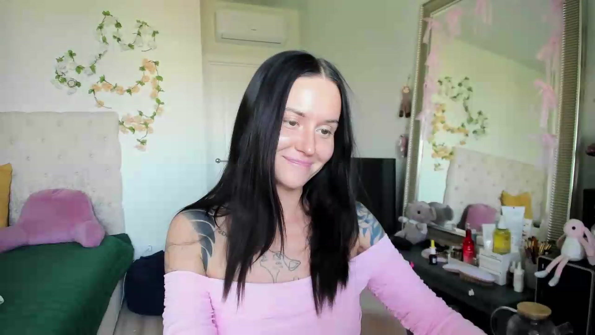 Gallery image thumbnail from Ellaaaa's myfreecams stream on, 07/29/2026, 08:42 image 2 of 20