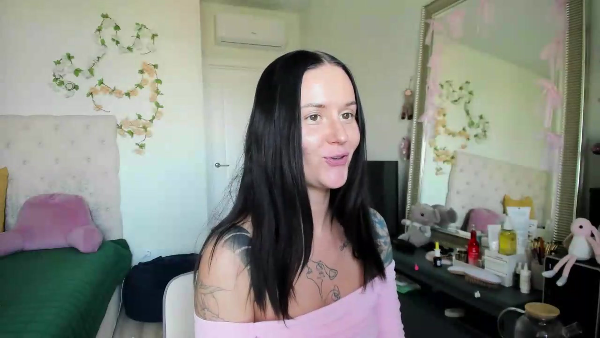 Gallery image thumbnail from Ellaaaa's myfreecams stream on, 07/29/2026, 08:42 image 17 of 20
