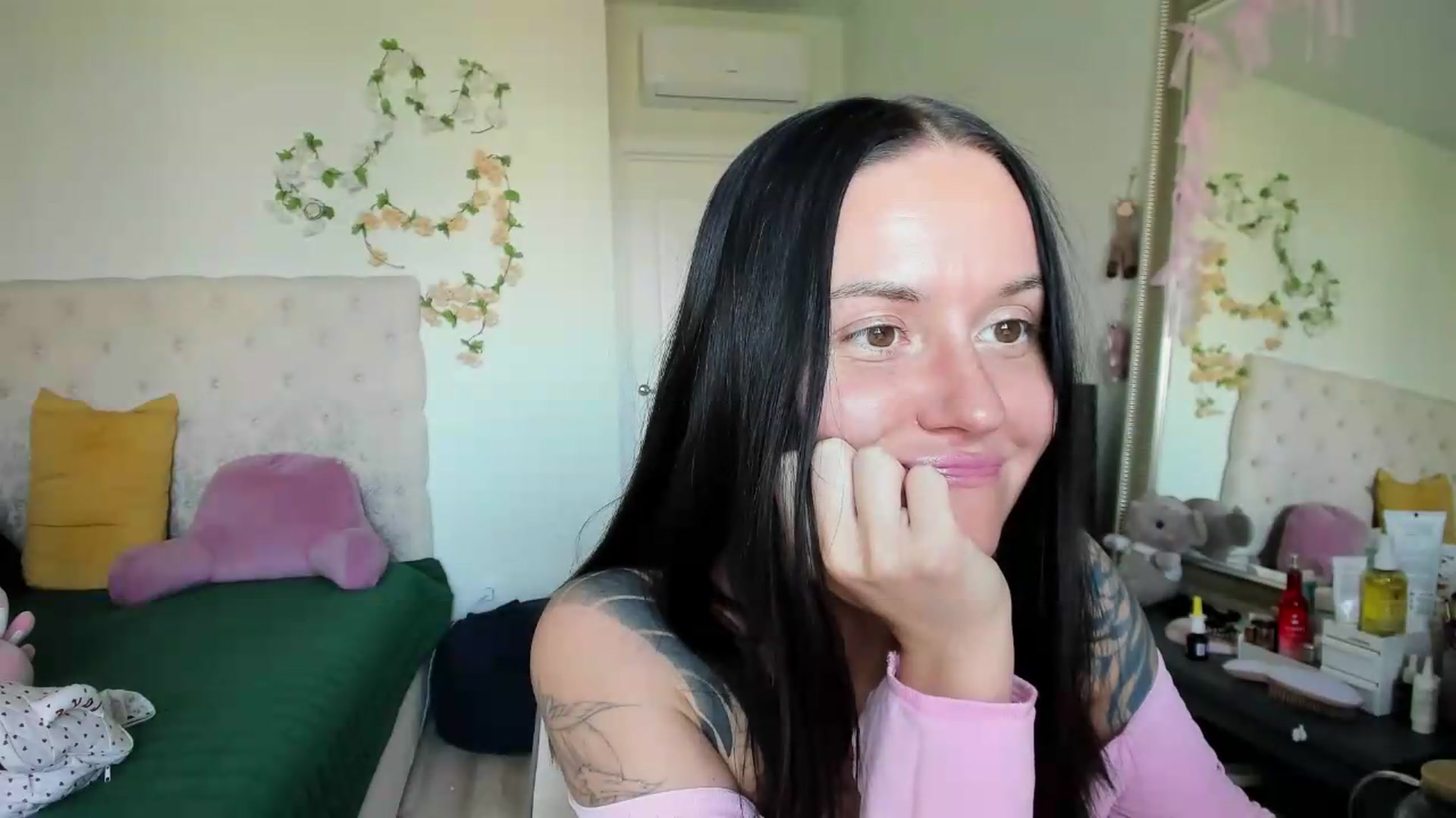 Gallery image thumbnail from Ellaaaa's myfreecams stream on, 07/29/2026, 08:42 image 4 of 20
