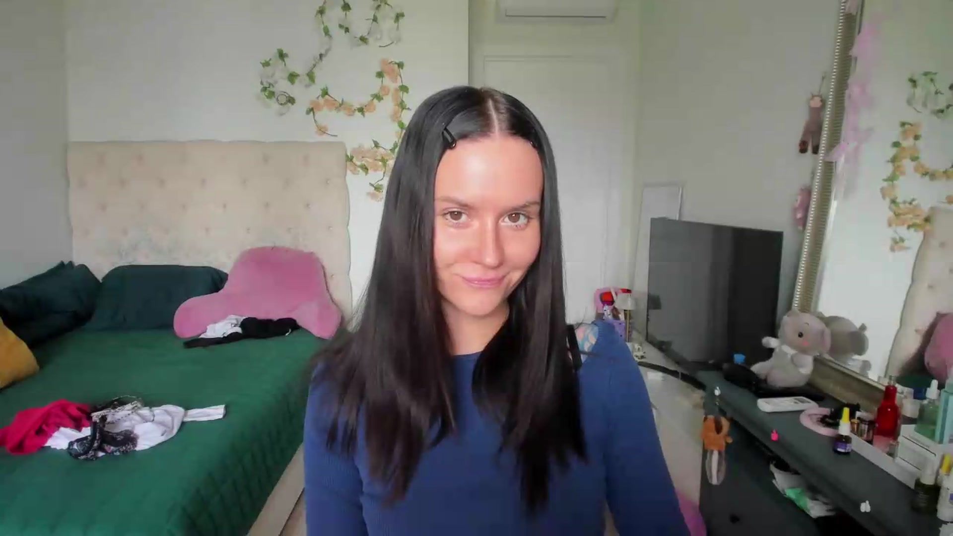 Gallery image thumbnail from Ellaaaa's myfreecams stream on, 08/05/2026, 09:24 image 16 of 20