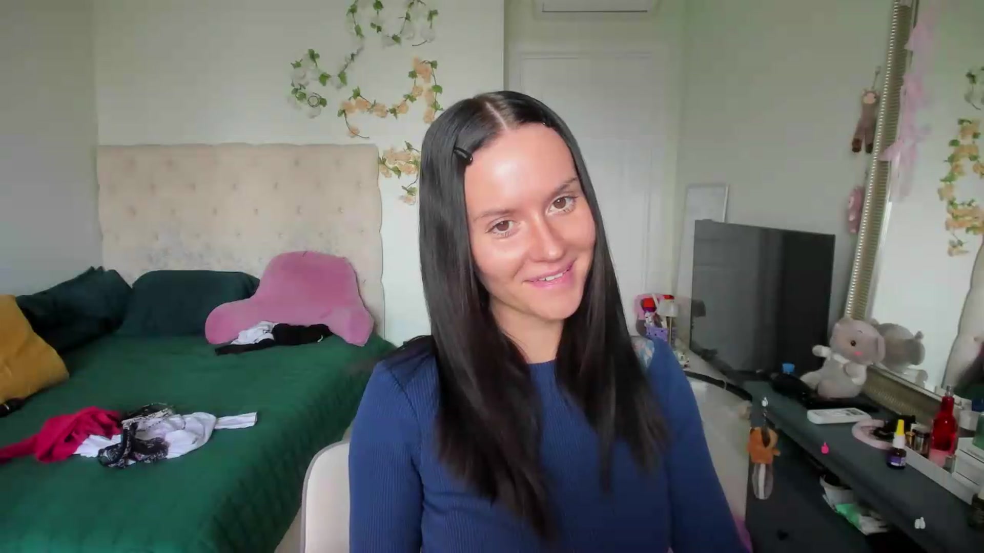 Gallery image thumbnail from Ellaaaa's myfreecams stream on, 08/05/2026, 09:24 image 11 of 20