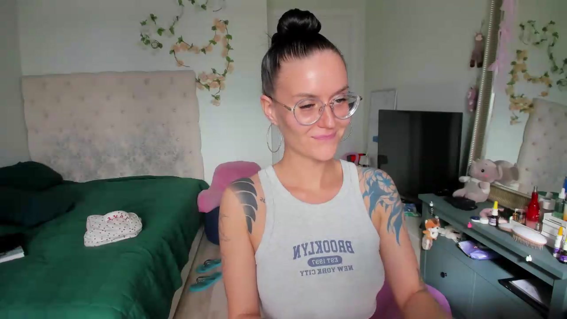 Gallery image thumbnail from Ellaaaa's myfreecams stream on, 08/17/2026, 14:18 image 3 of 20