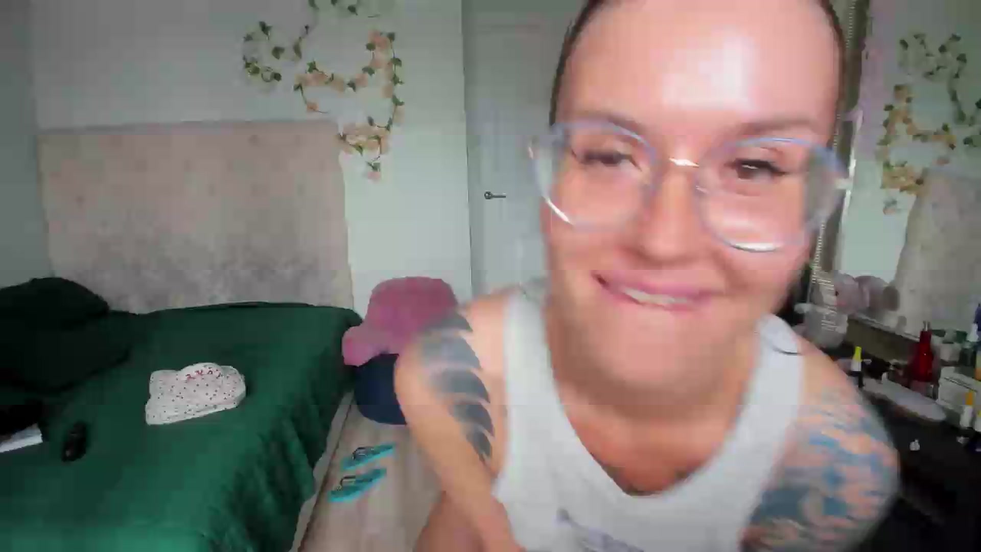 Gallery image thumbnail from Ellaaaa's myfreecams stream on, 08/17/2026, 14:18 image 1 of 20