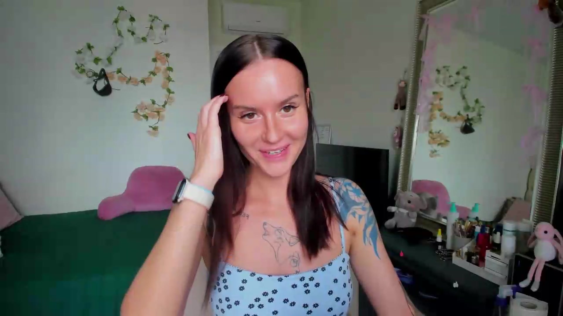Gallery image thumbnail from Ellaaaa's myfreecams stream on, 08/29/2026, 09:43 image 16 of 20