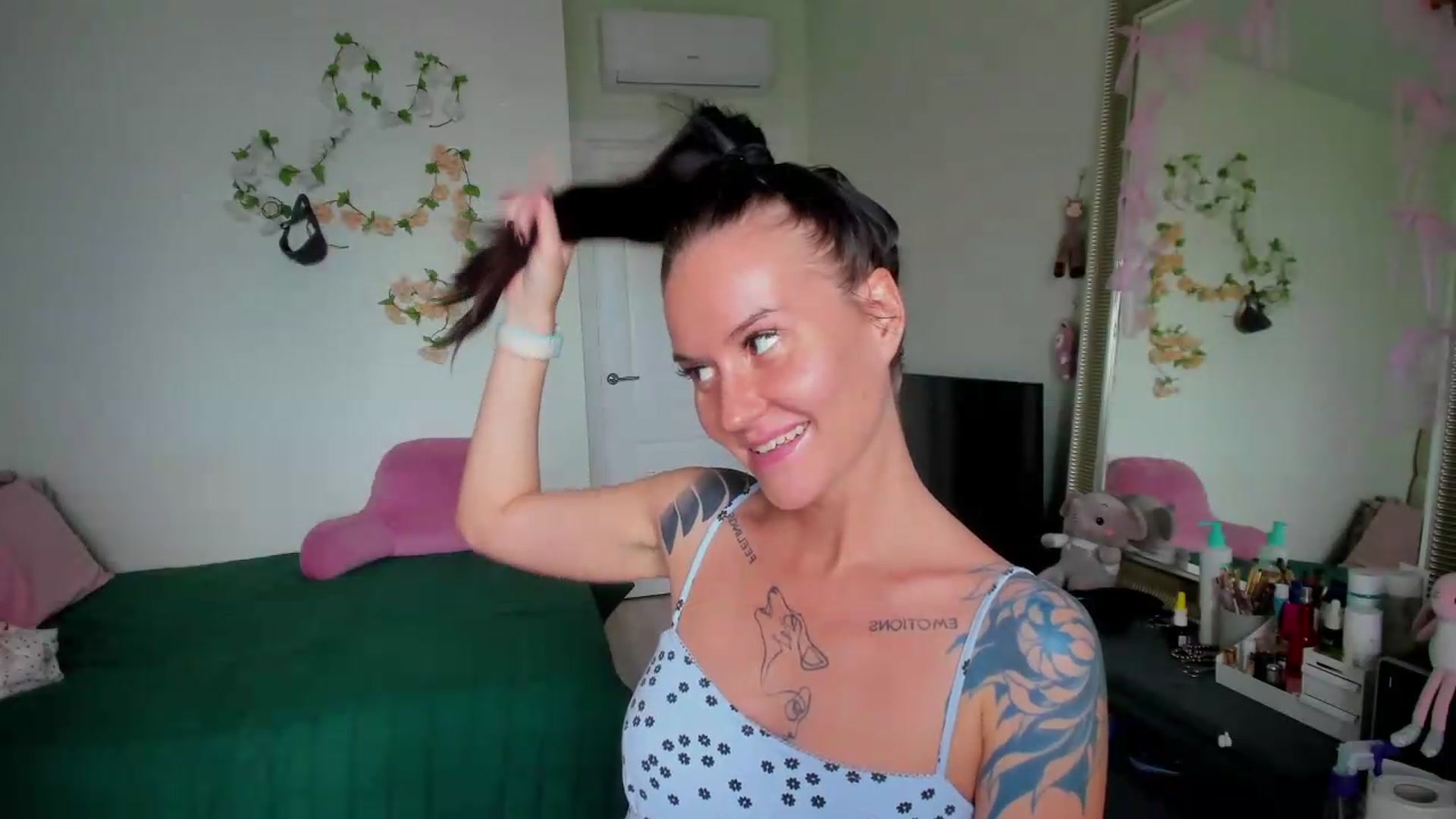 Gallery image thumbnail from Ellaaaa's myfreecams stream on, 08/29/2026, 09:43 image 7 of 20
