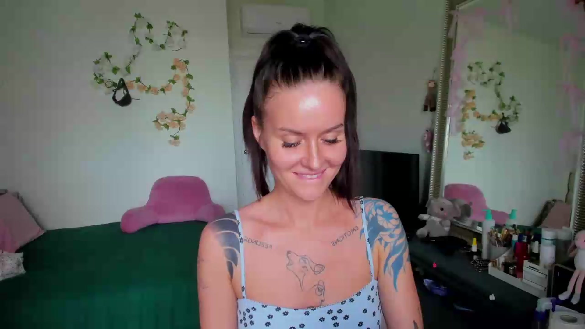 Gallery image thumbnail from Ellaaaa's myfreecams stream on, 08/29/2026, 09:43 image 6 of 20