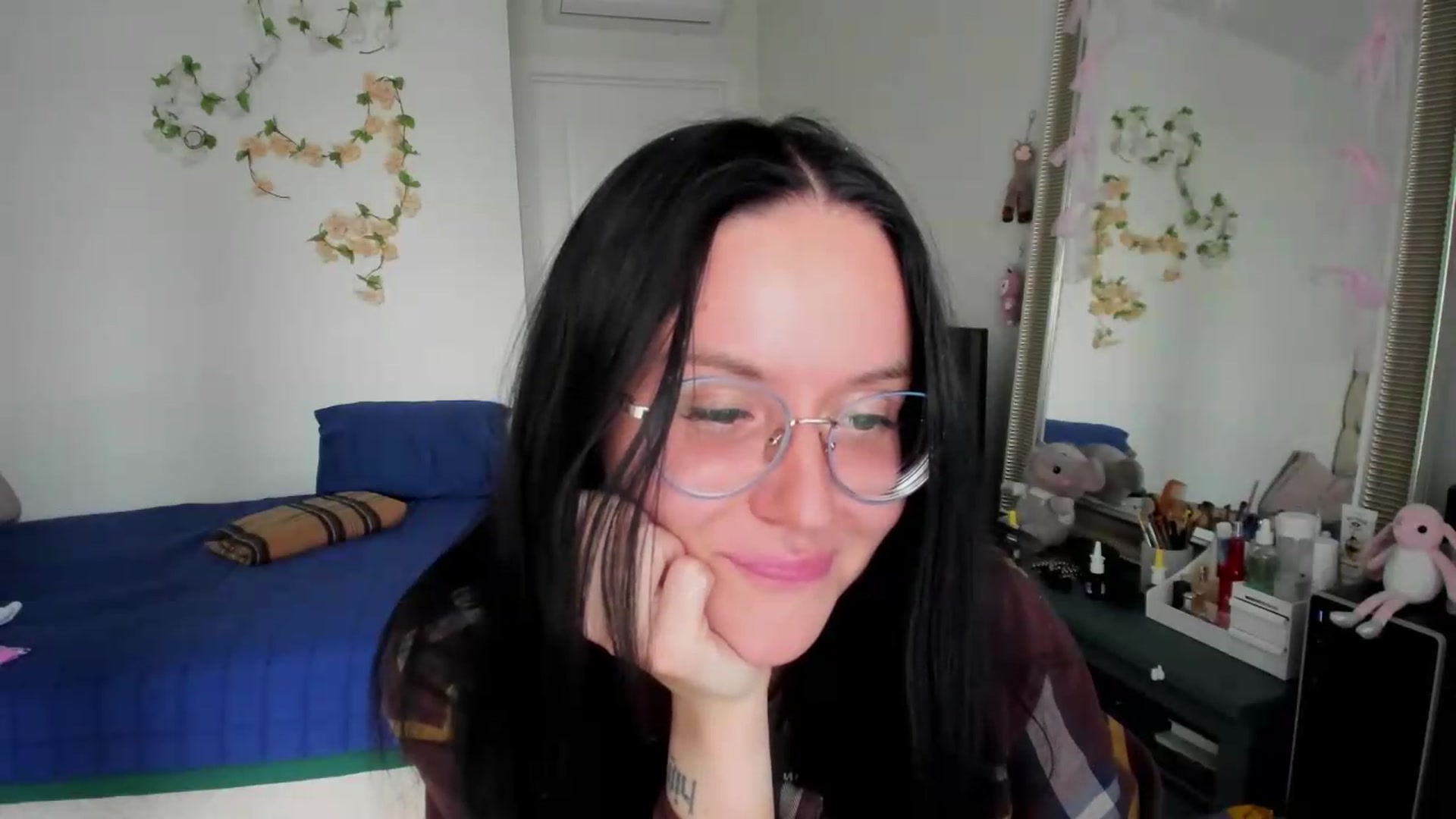 Gallery image thumbnail from Ellaaaa's myfreecams stream on, 09/15/2026, 14:58 image 7 of 20