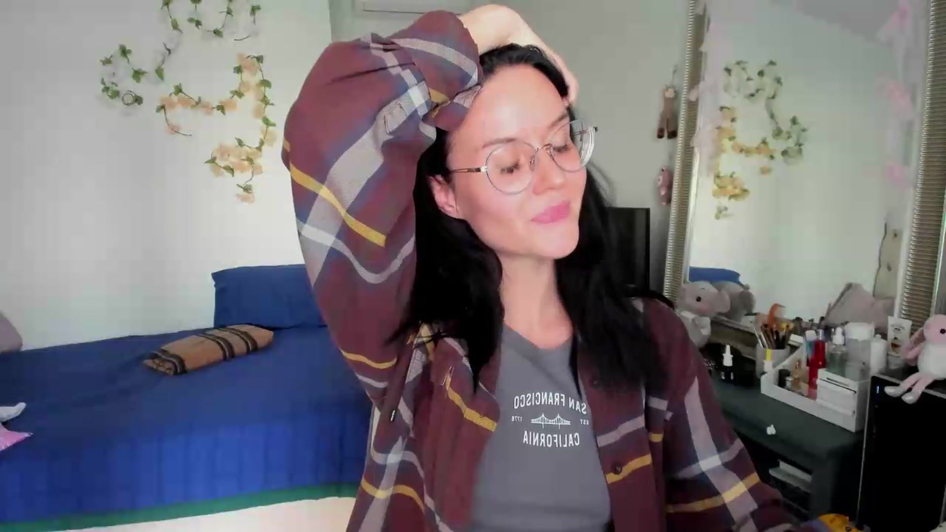 Gallery image thumbnail from Ellaaaa's myfreecams stream on, 09/15/2026, 14:58 image 14 of 20