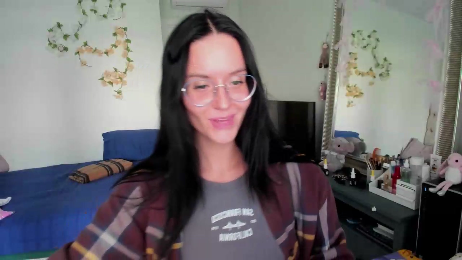 Gallery image thumbnail from Ellaaaa's myfreecams stream on, 09/15/2026, 14:58 image 19 of 20