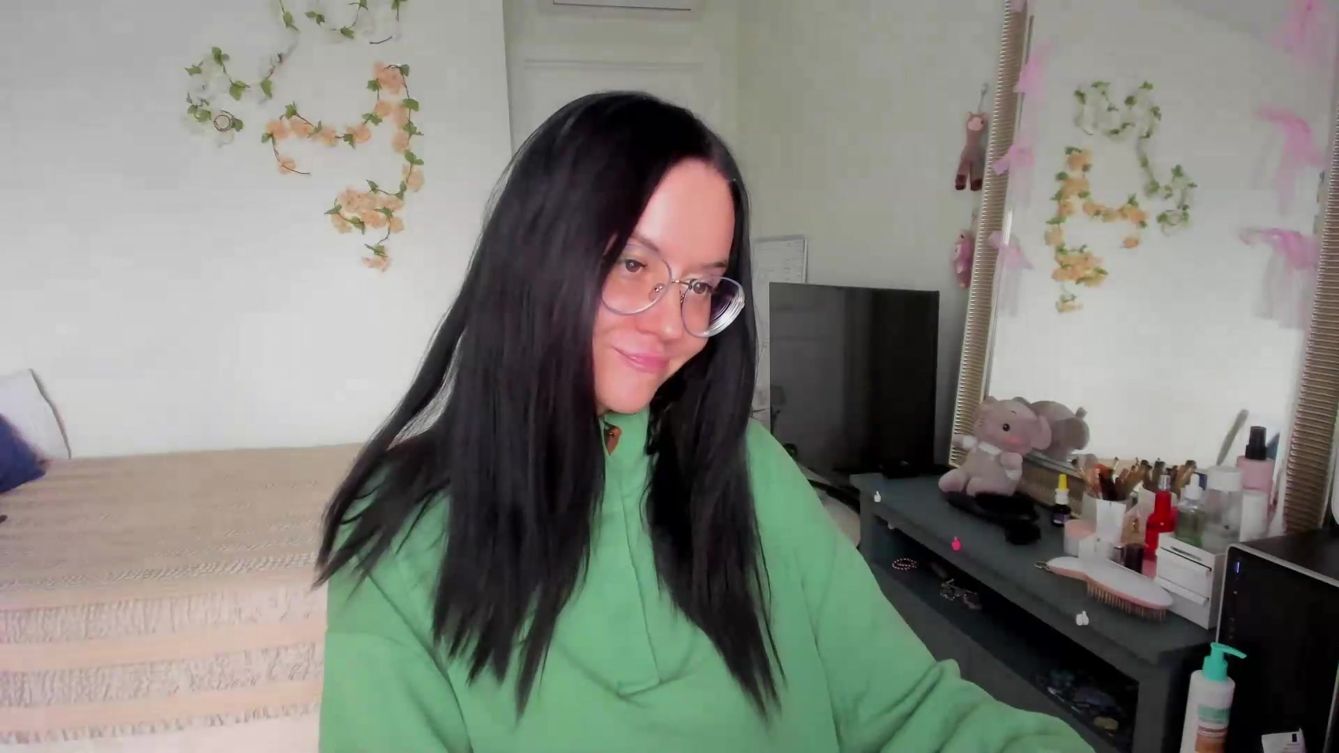 Gallery image thumbnail from Ellaaaa's myfreecams stream on, 09/20/2026, 10:58 image 13 of 20