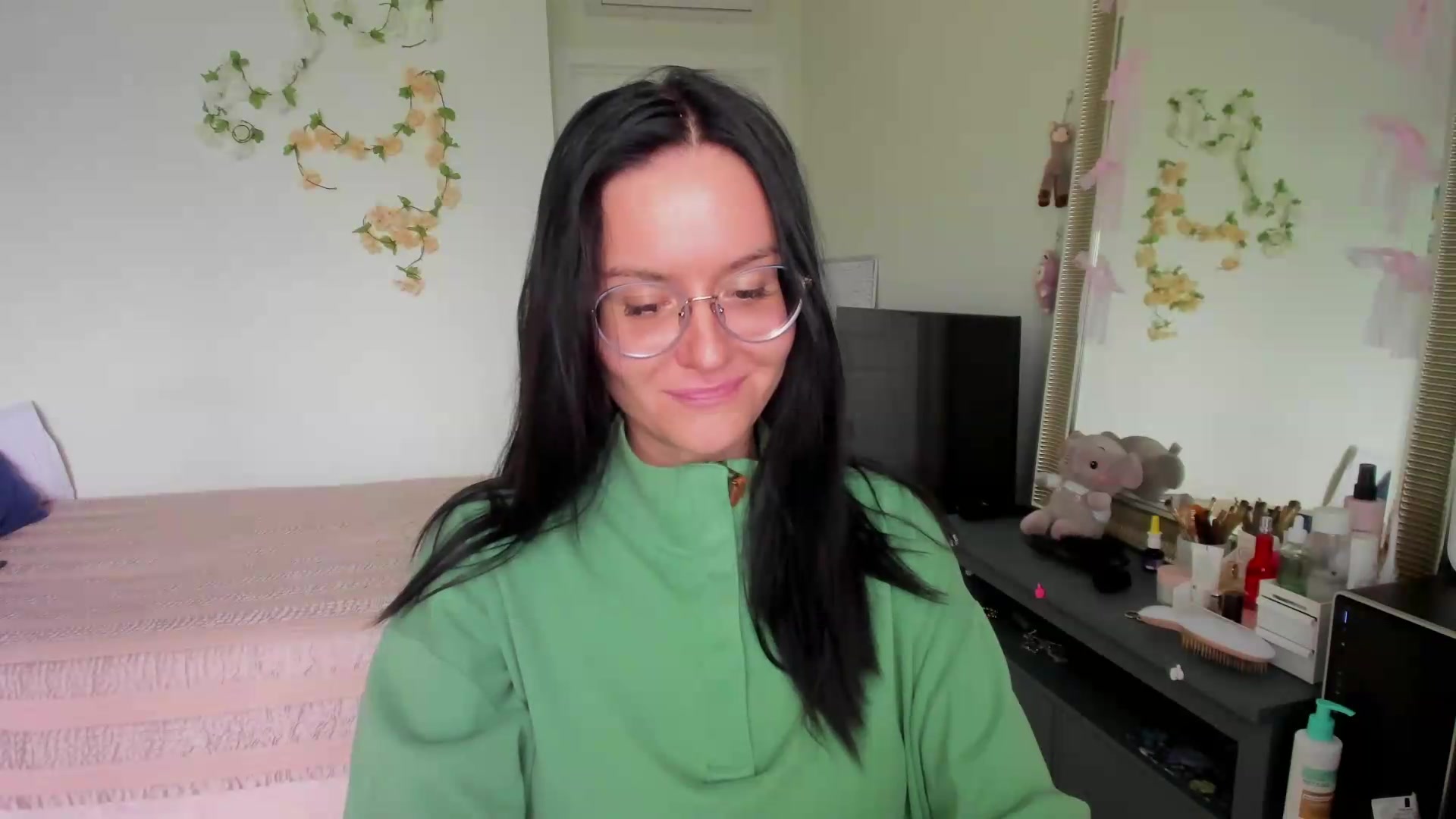 Gallery image thumbnail from Ellaaaa's myfreecams stream on, 09/20/2026, 10:58 image 15 of 20