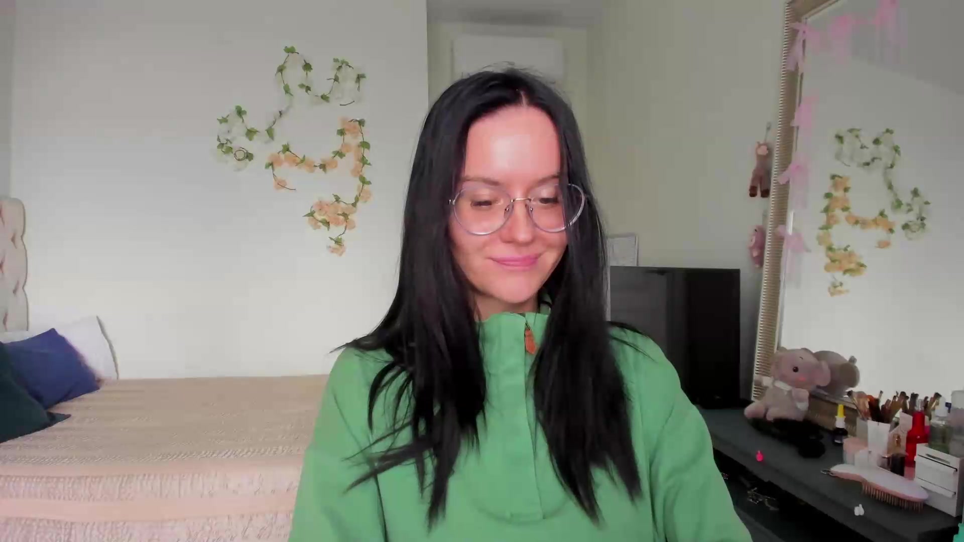 Gallery image thumbnail from Ellaaaa's myfreecams stream on, 09/20/2026, 10:58 image 16 of 20