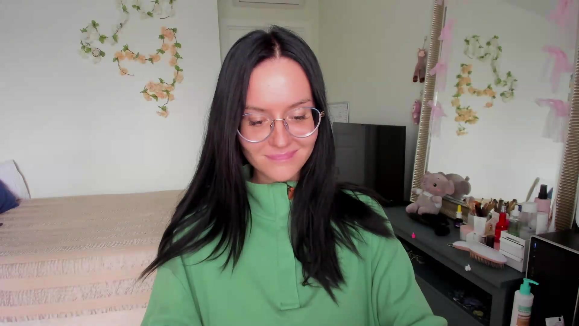 Gallery image thumbnail from Ellaaaa's myfreecams stream on, 09/20/2026, 10:58 image 14 of 20