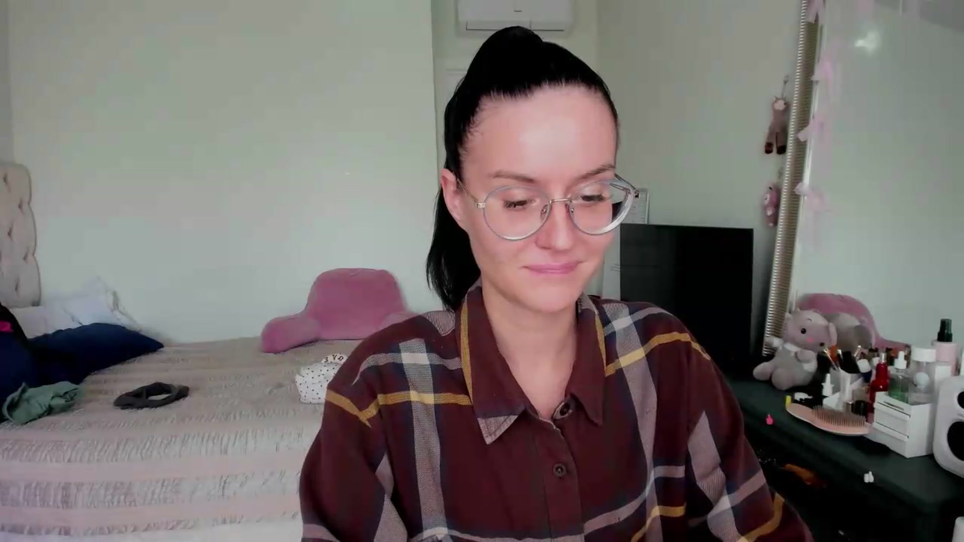 Gallery image thumbnail from Ellaaaa's myfreecams stream on, 09/21/2026, 13:21 image 14 of 20