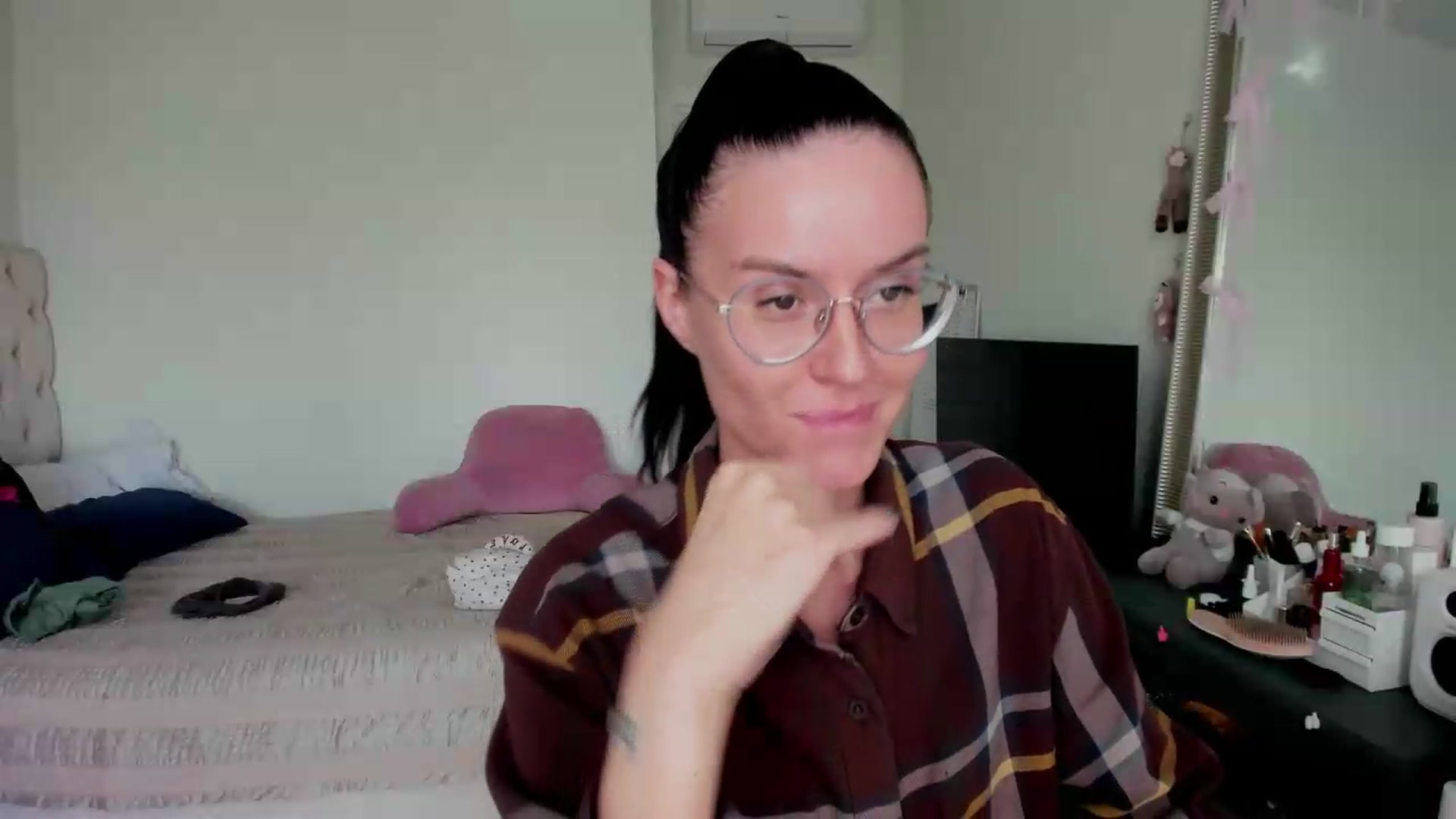 Gallery image thumbnail from Ellaaaa's myfreecams stream on, 09/21/2026, 13:21 image 15 of 20